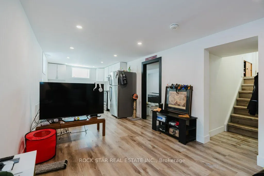 859 Upper Ottawa Street, #Lower