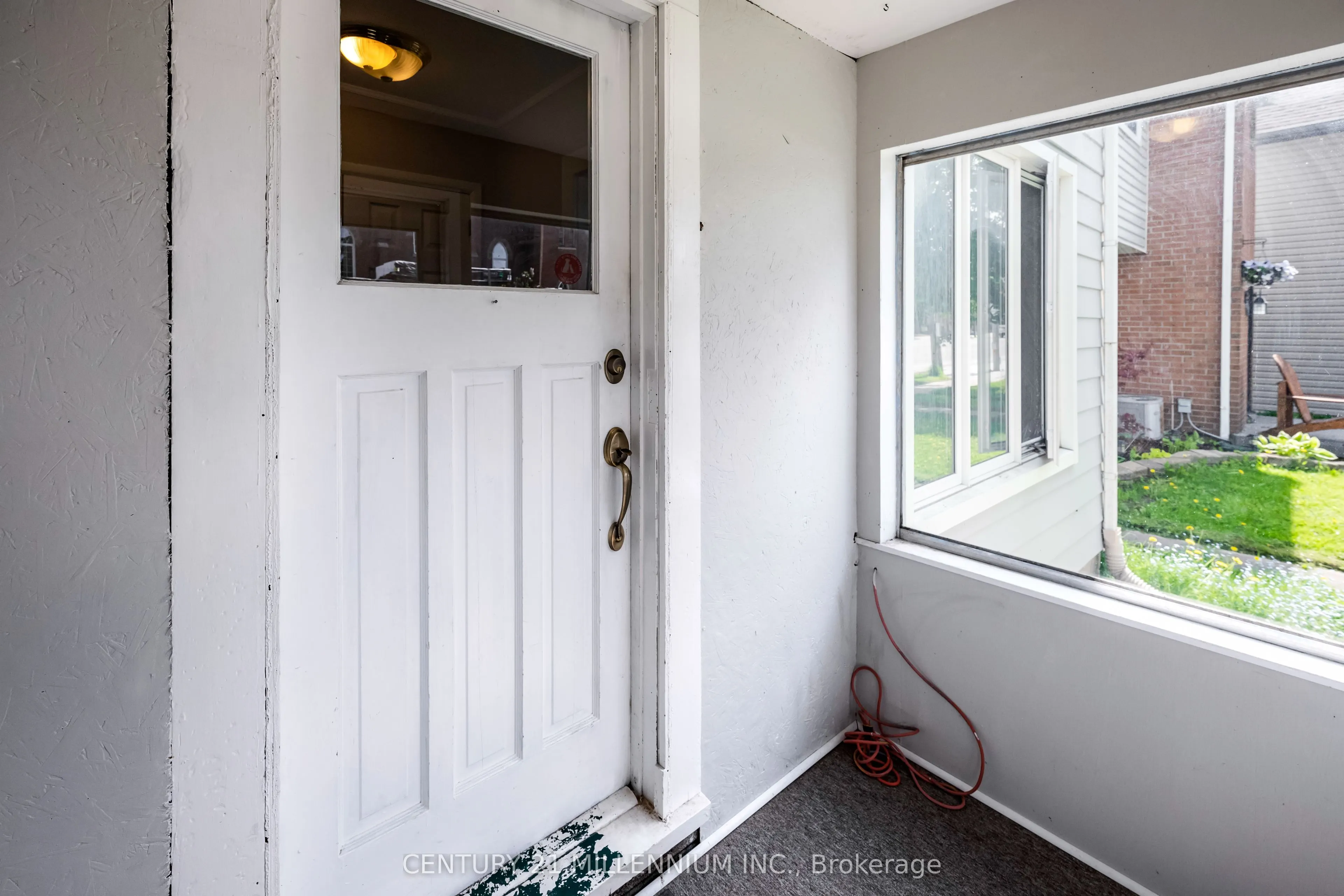 217 Main Street W