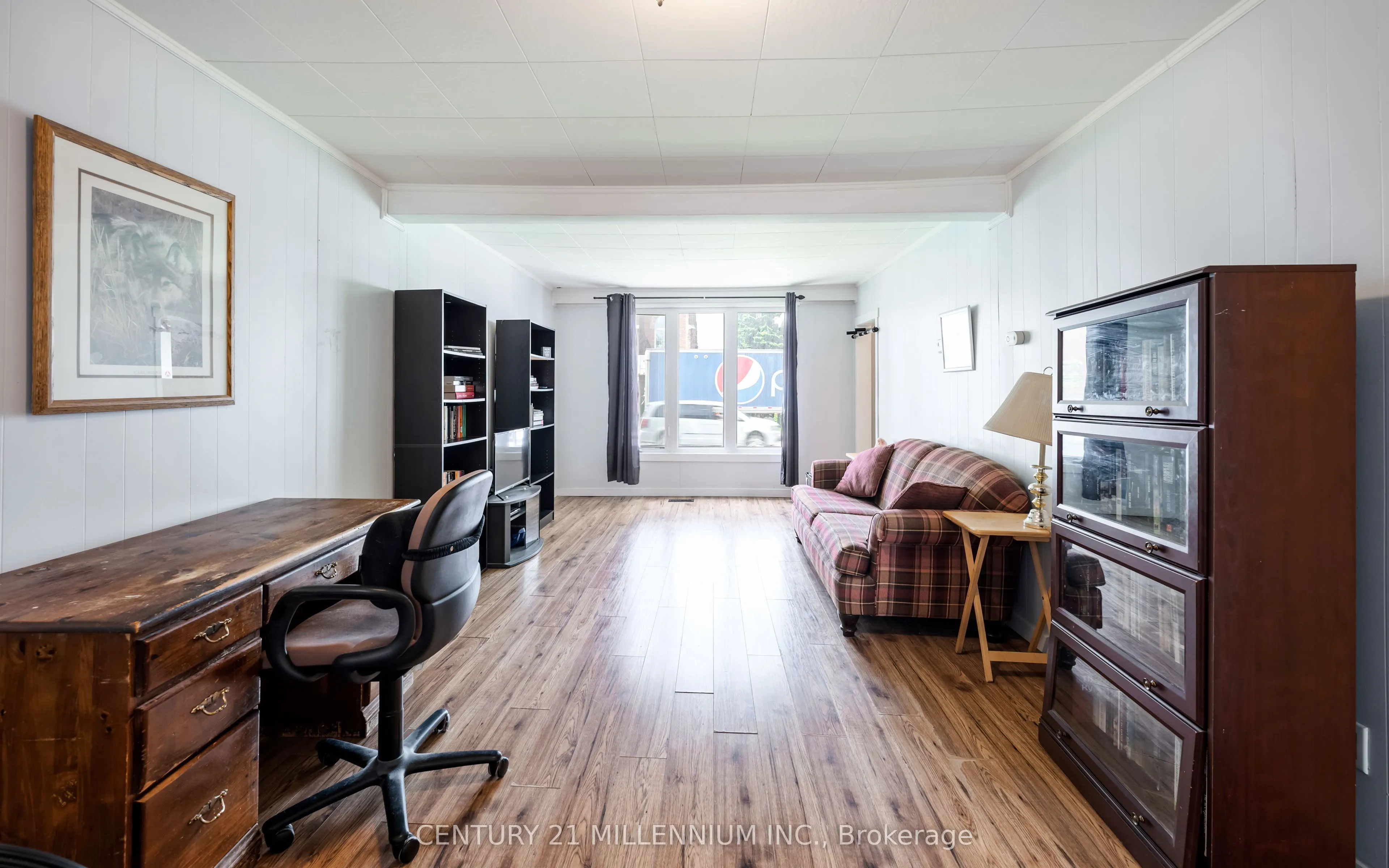 217 Main Street W