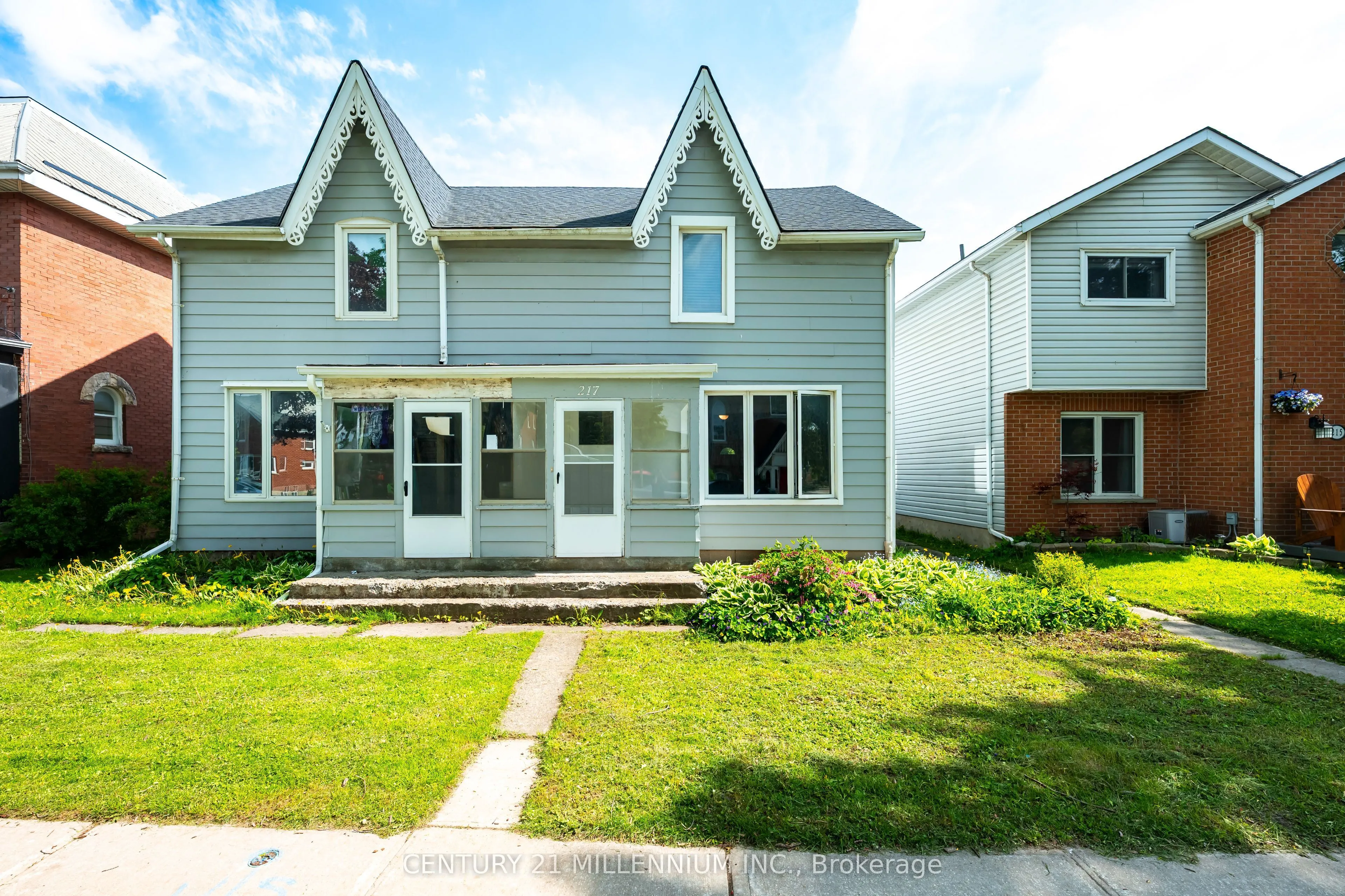 217 Main Street W