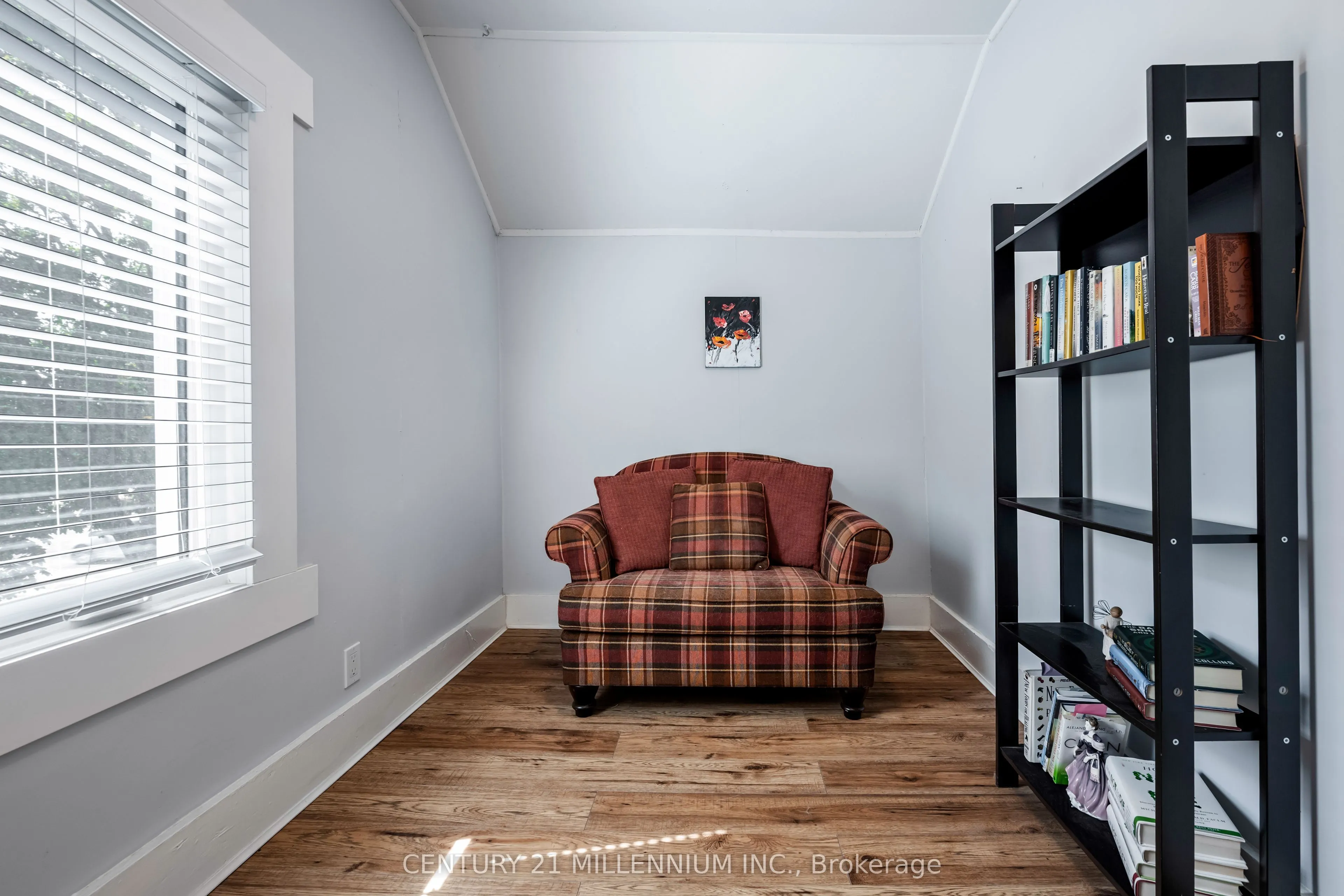 217 Main Street W
