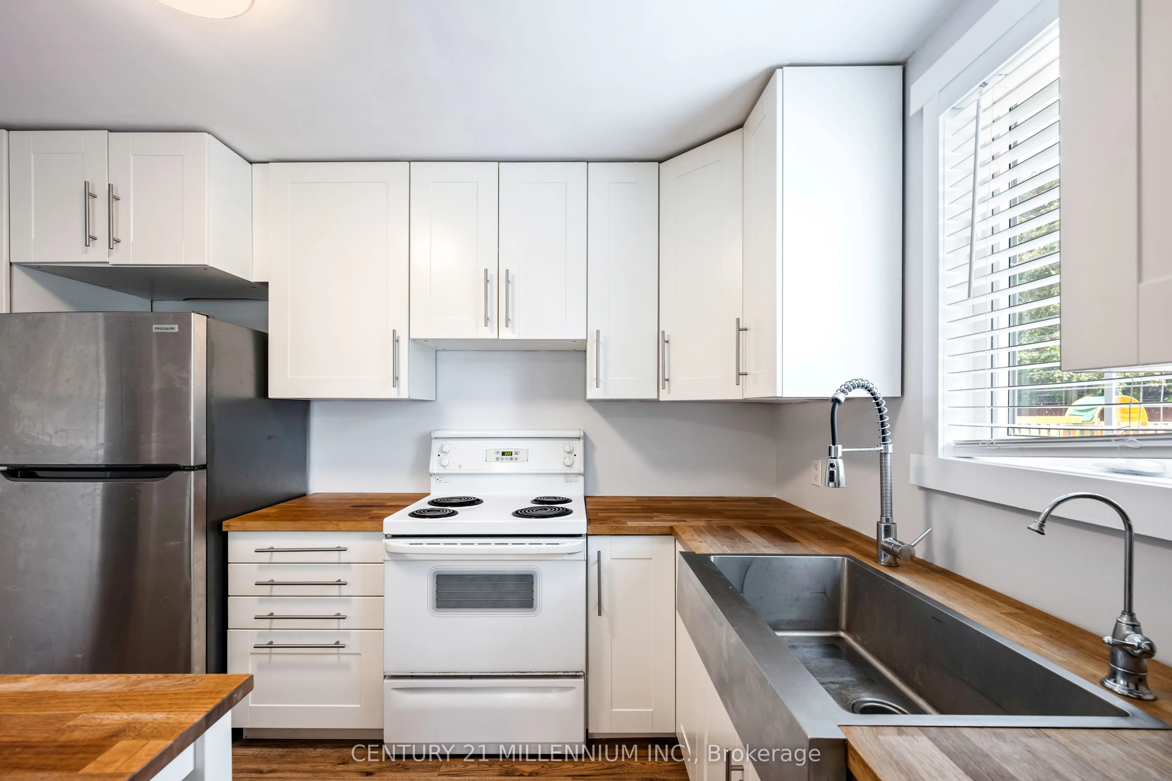 217 Main Street W