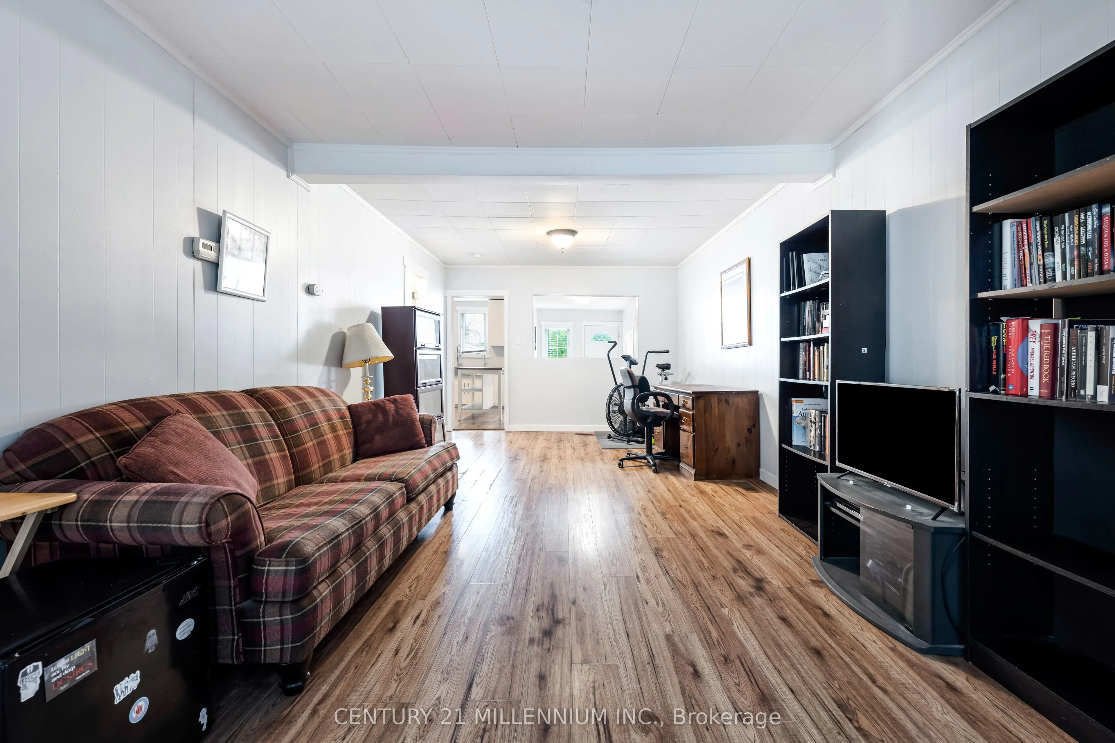 217 Main Street W