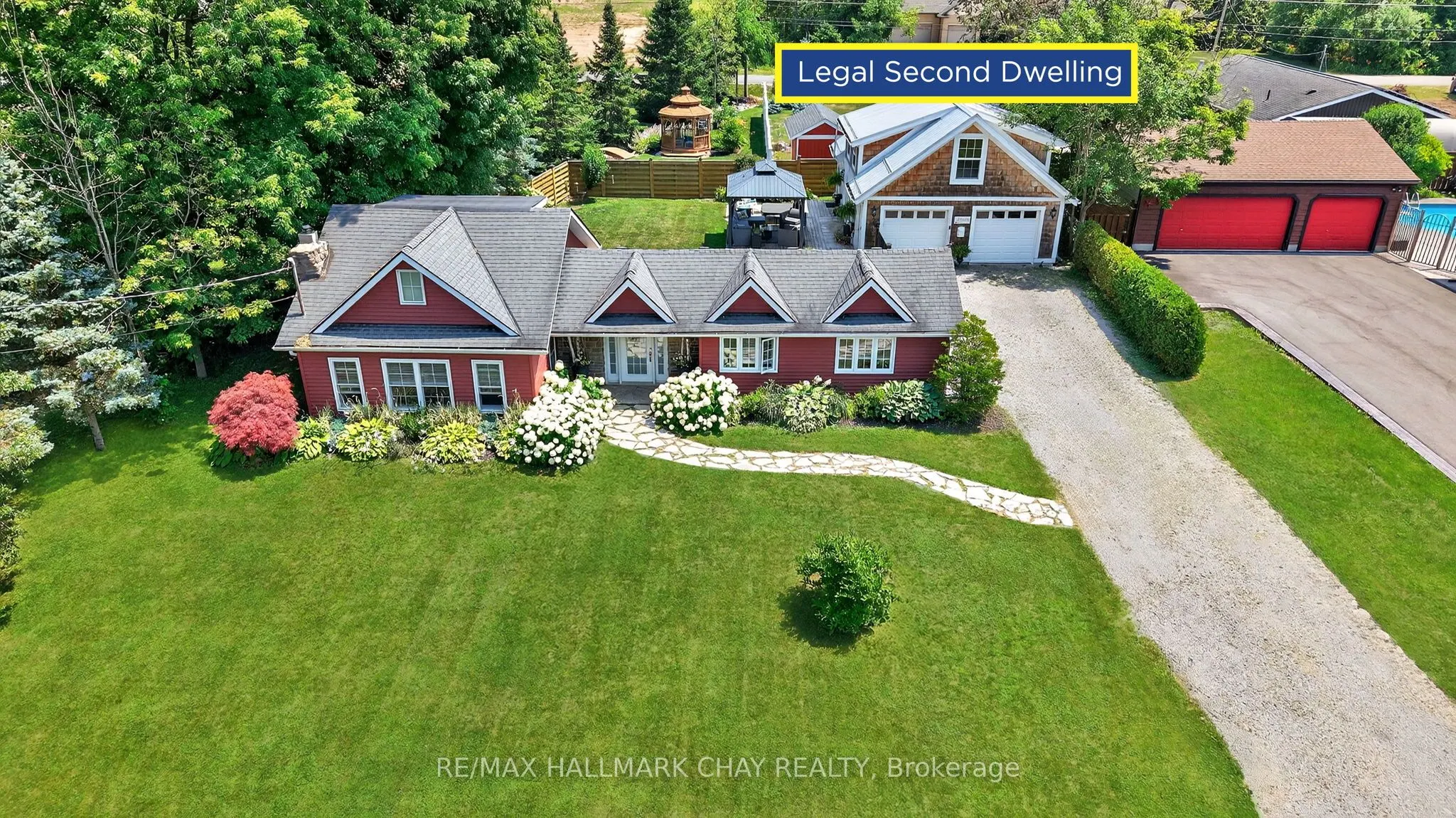 44 Pleasant Avenue S