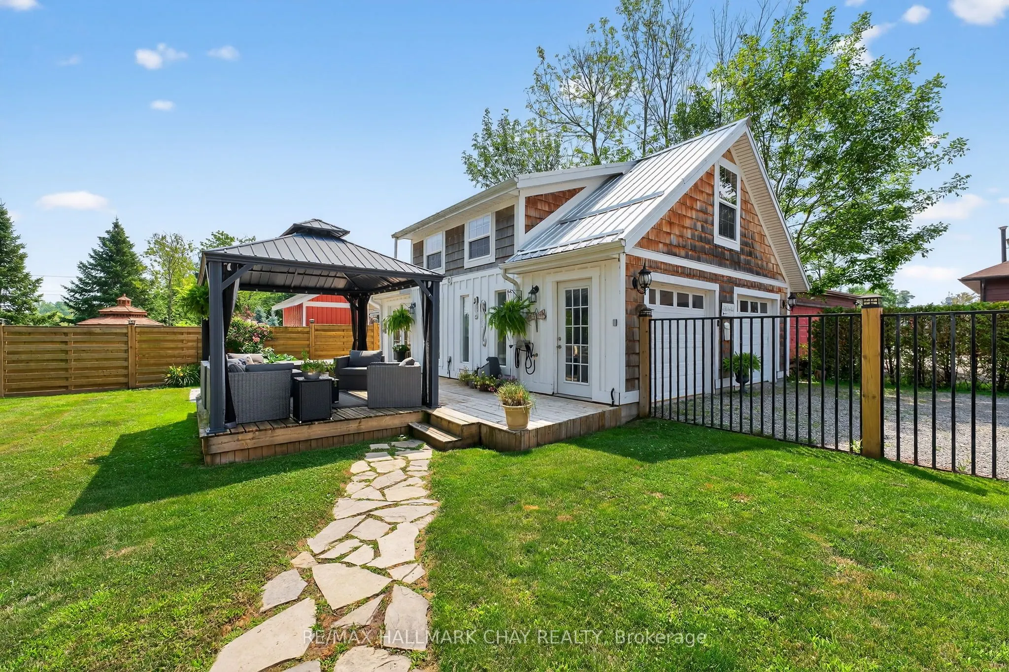 44 Pleasant Avenue S