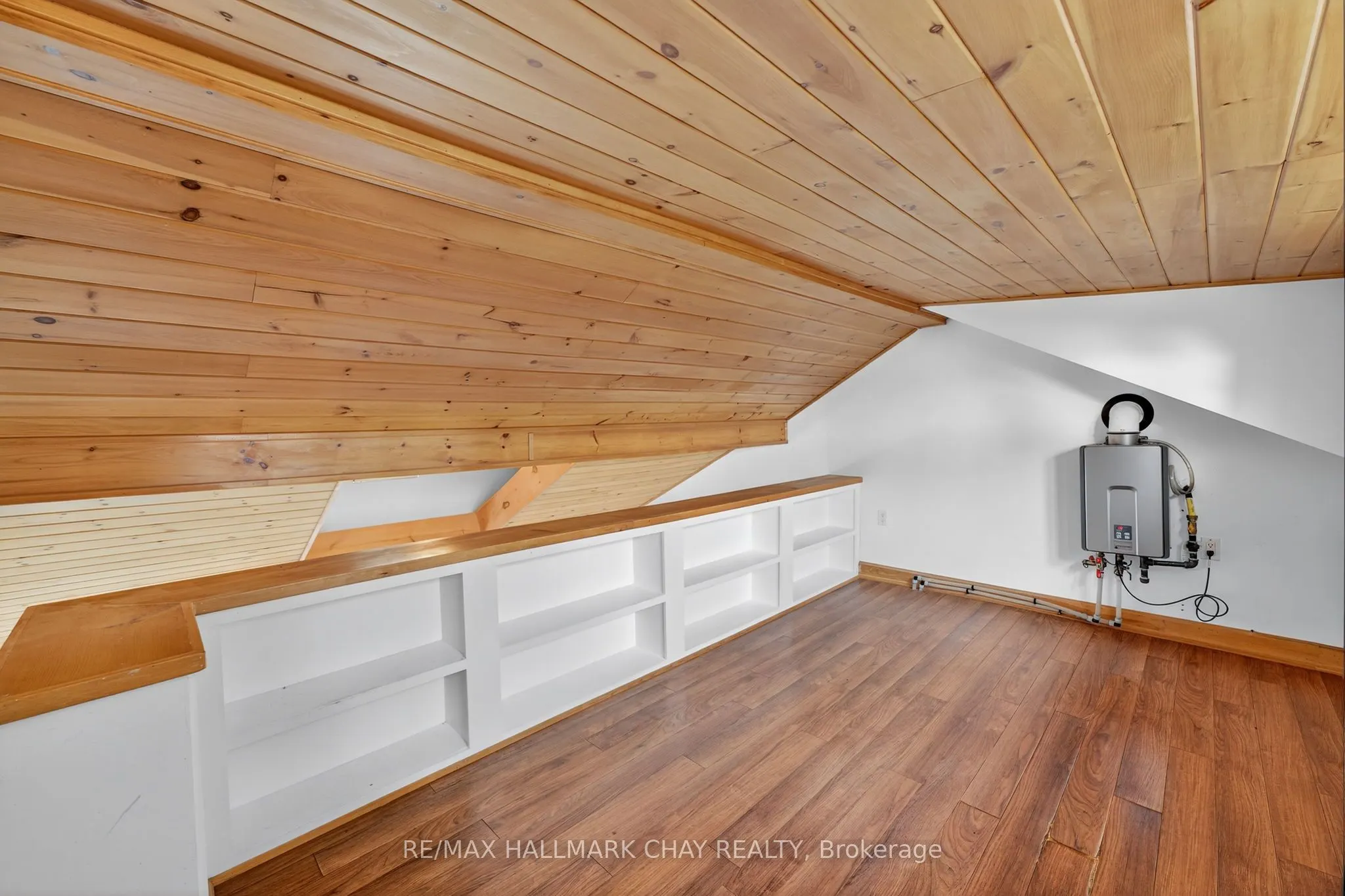 44 Pleasant Avenue S