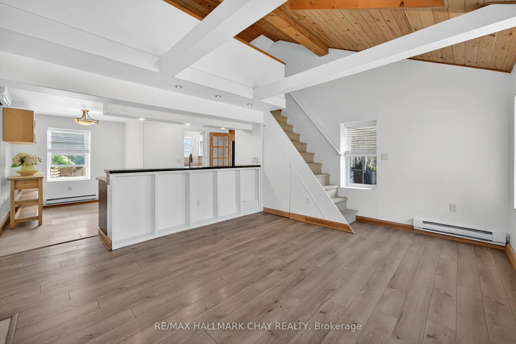 44 Pleasant Avenue S