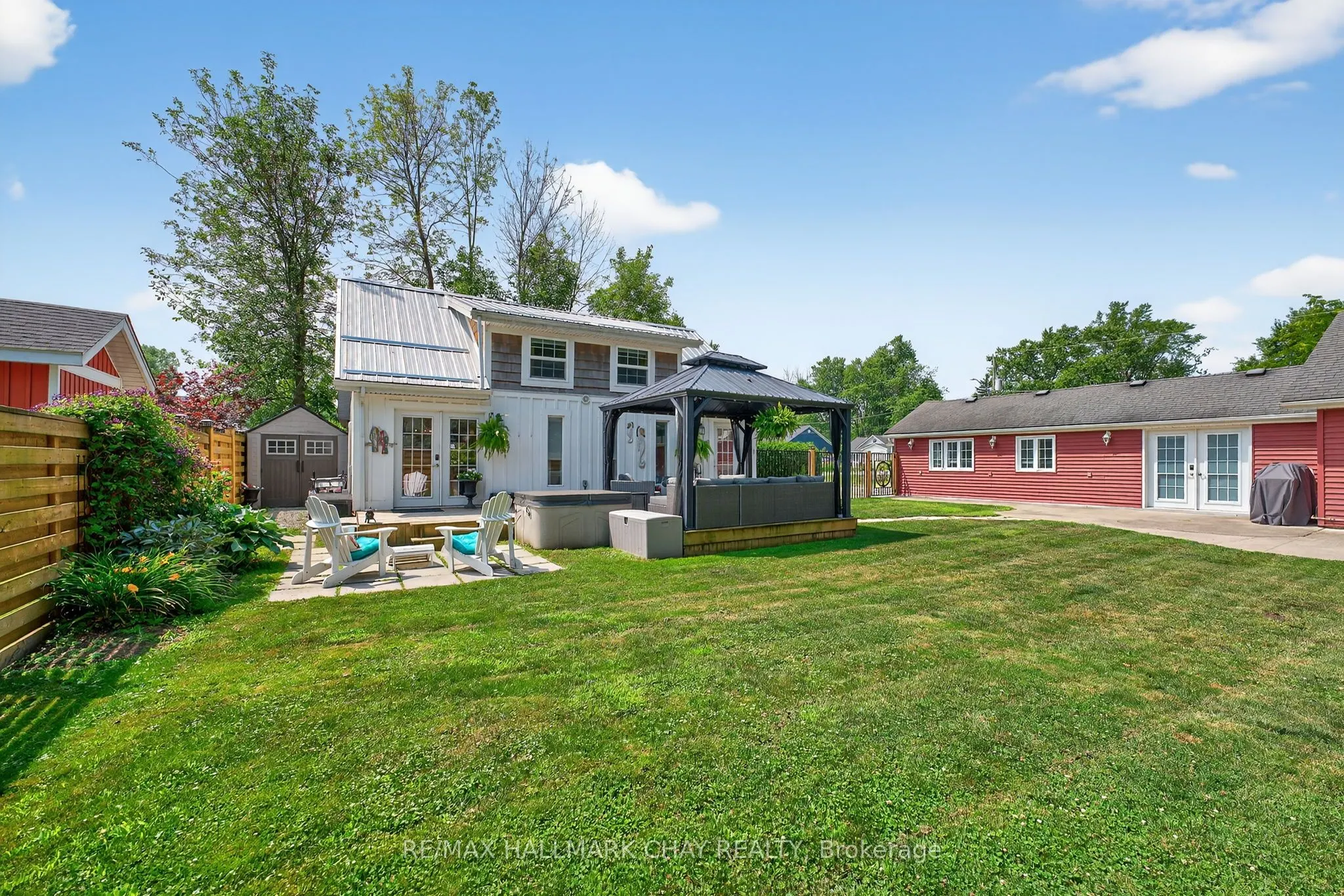 44 Pleasant Avenue S