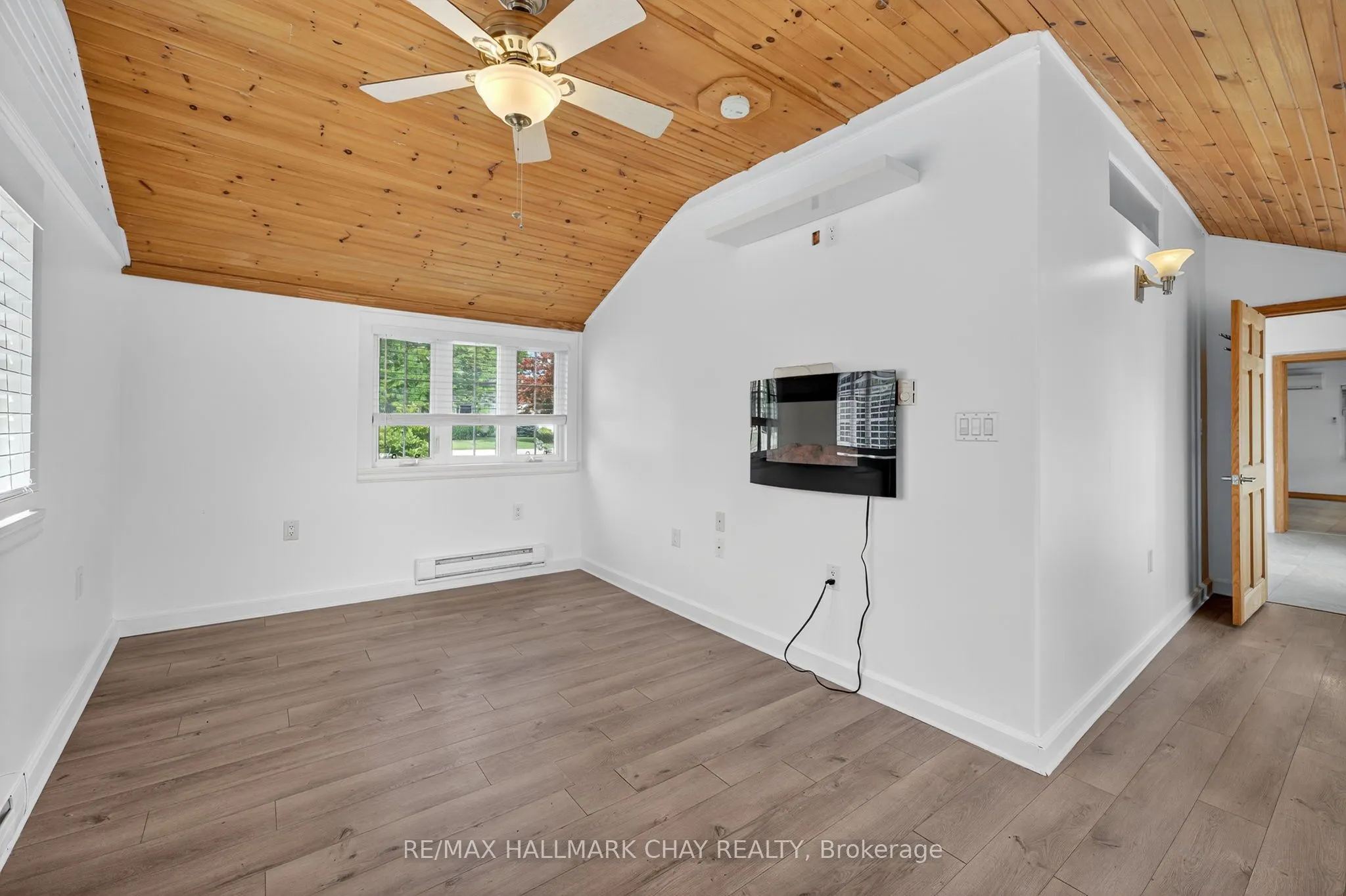 44 Pleasant Avenue S
