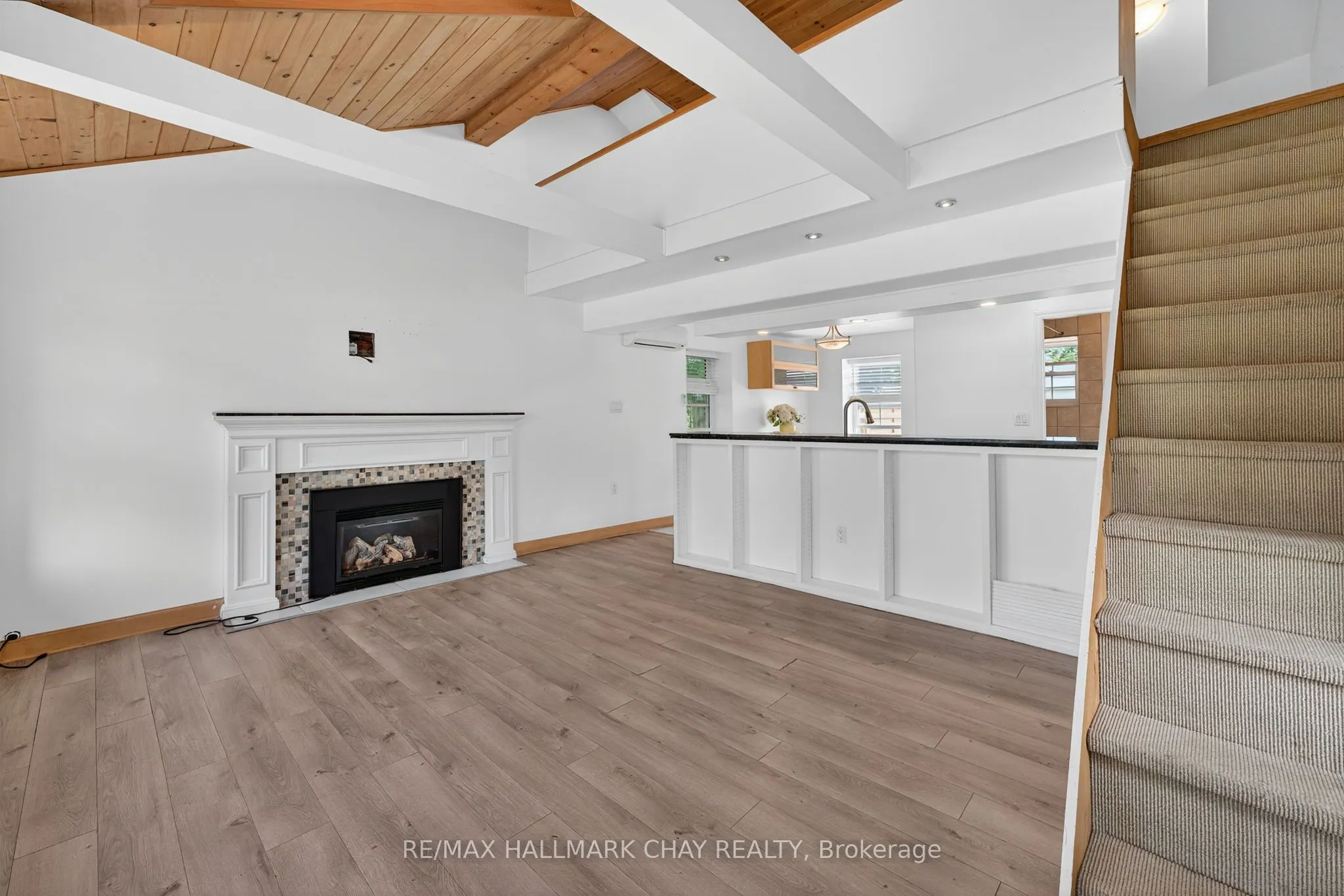 44 Pleasant Avenue S