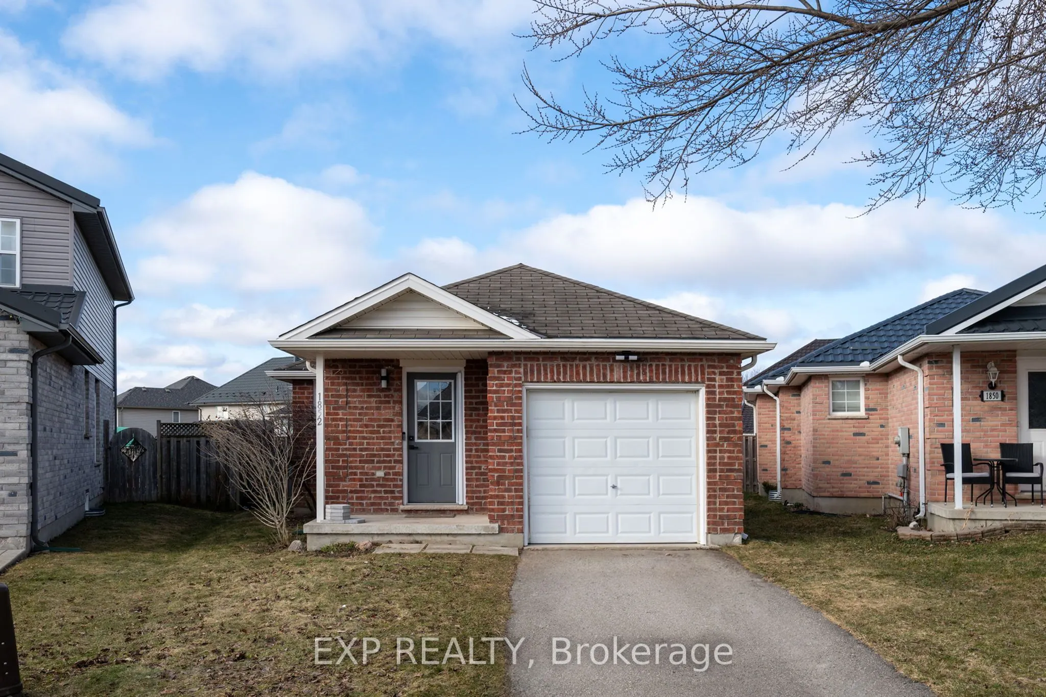 1852 BLOOM Crescent