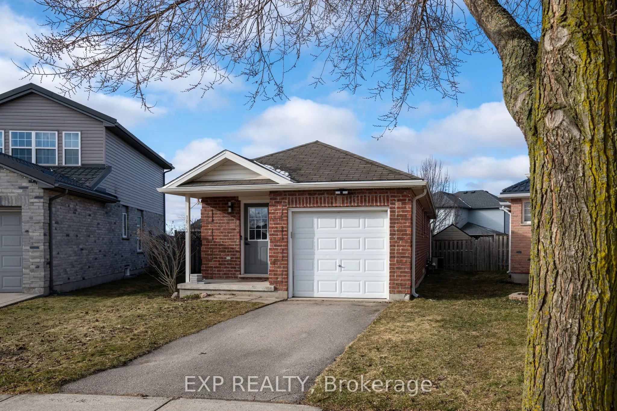 1852 BLOOM Crescent