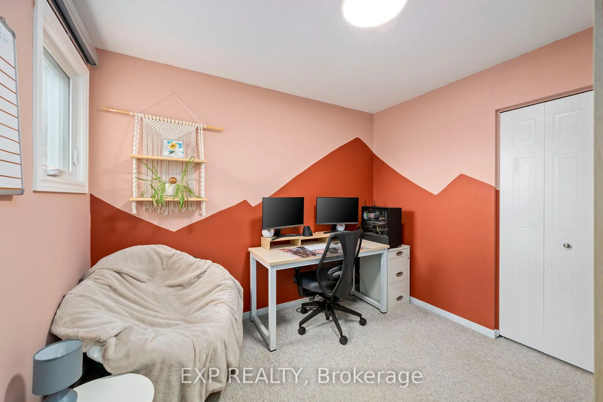 1852 BLOOM Crescent