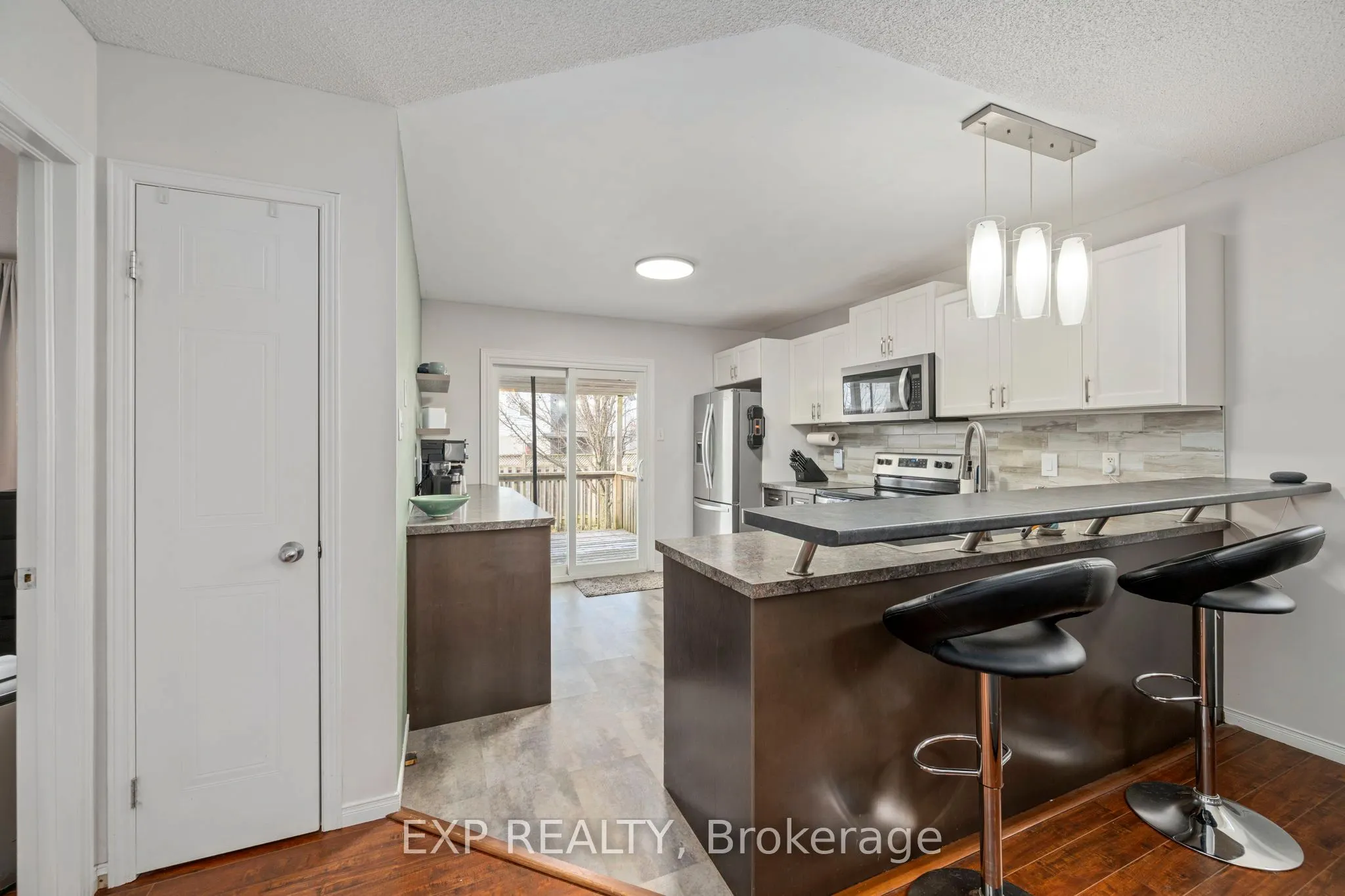 1852 BLOOM Crescent
