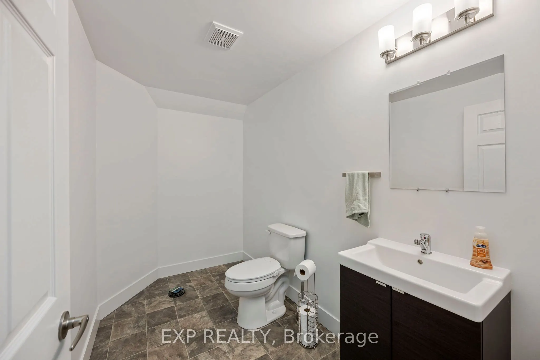 1852 BLOOM Crescent
