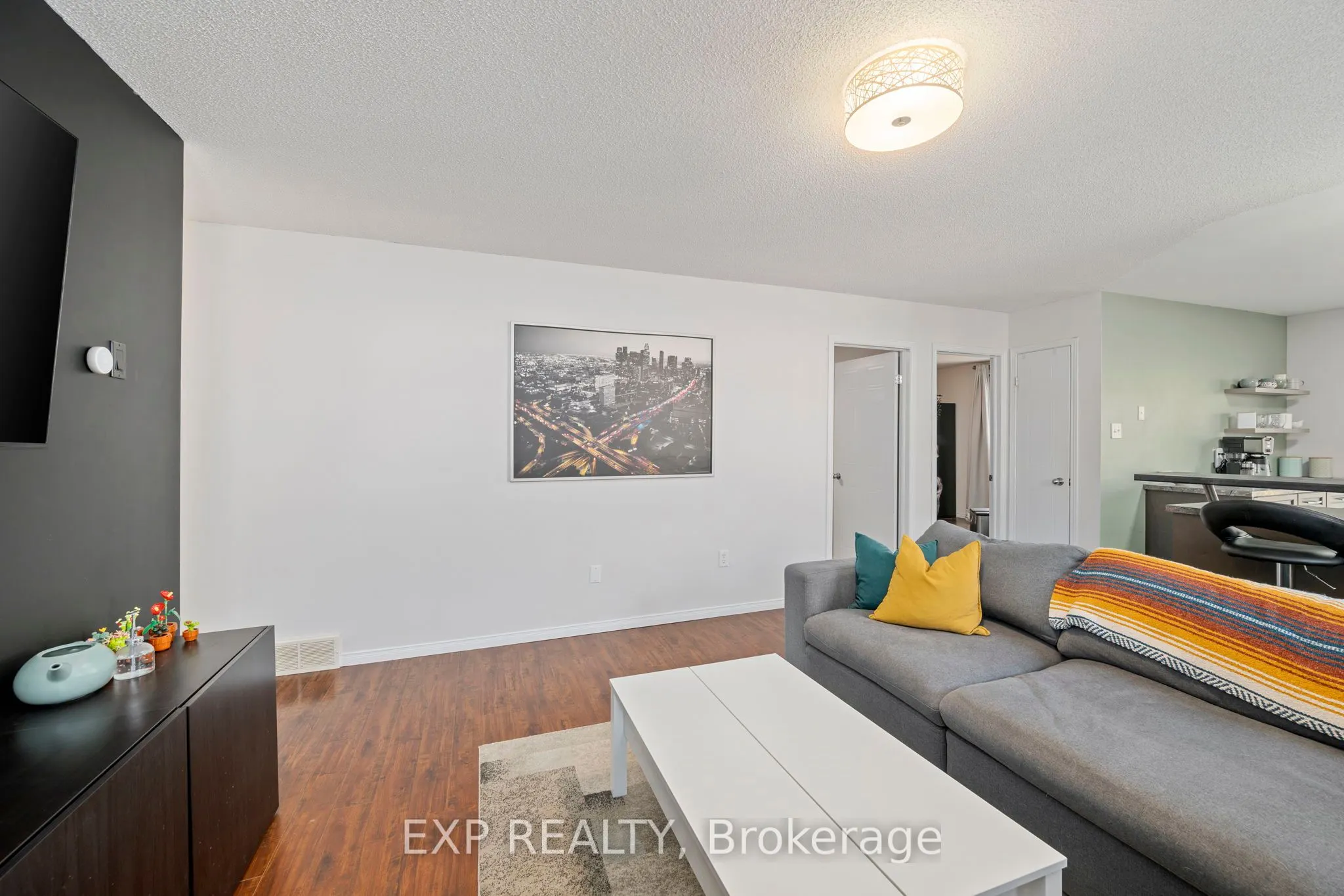 1852 BLOOM Crescent