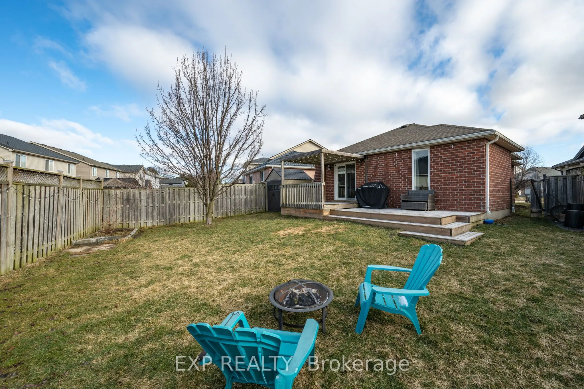 1852 BLOOM Crescent