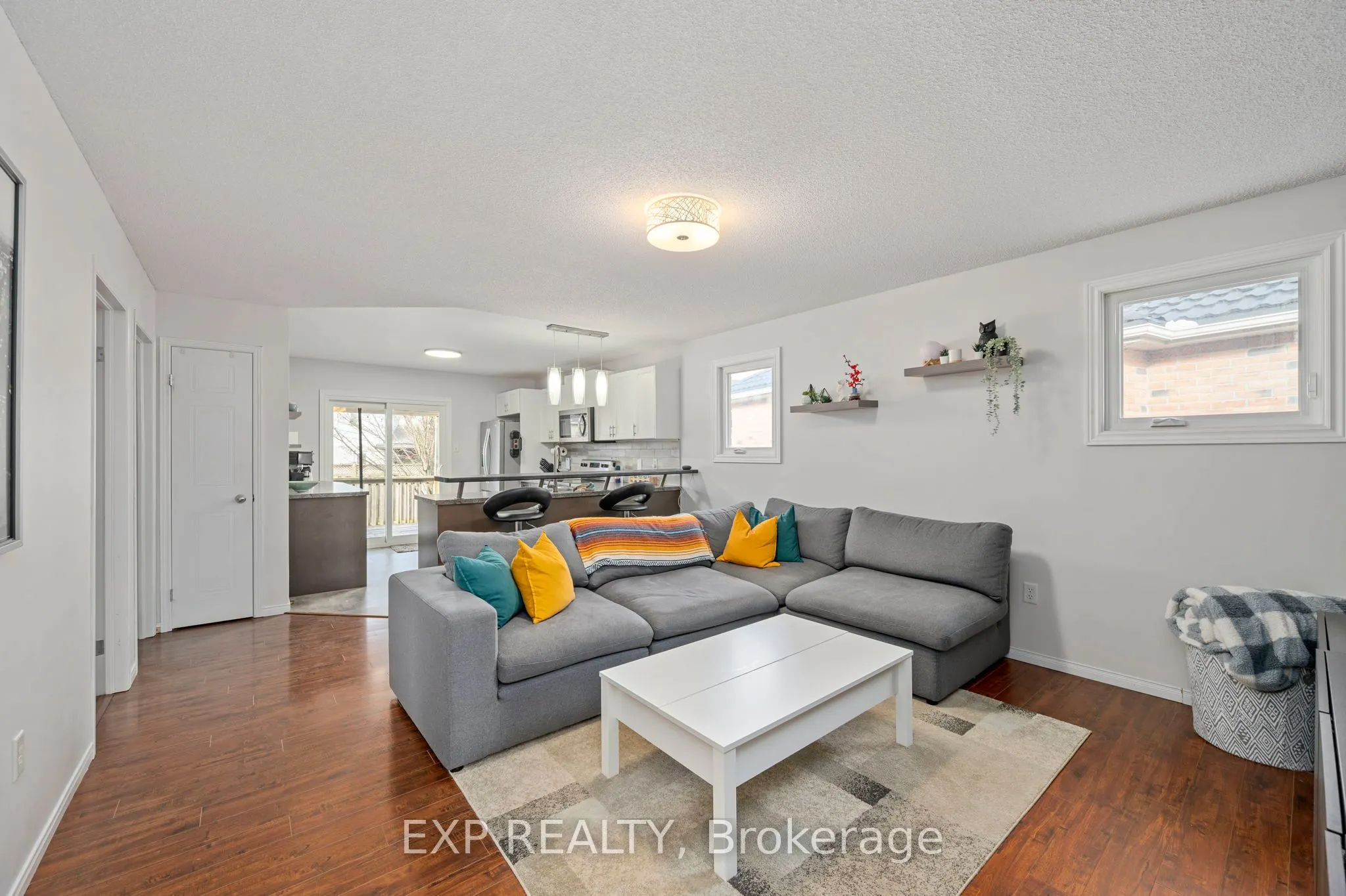 1852 BLOOM Crescent