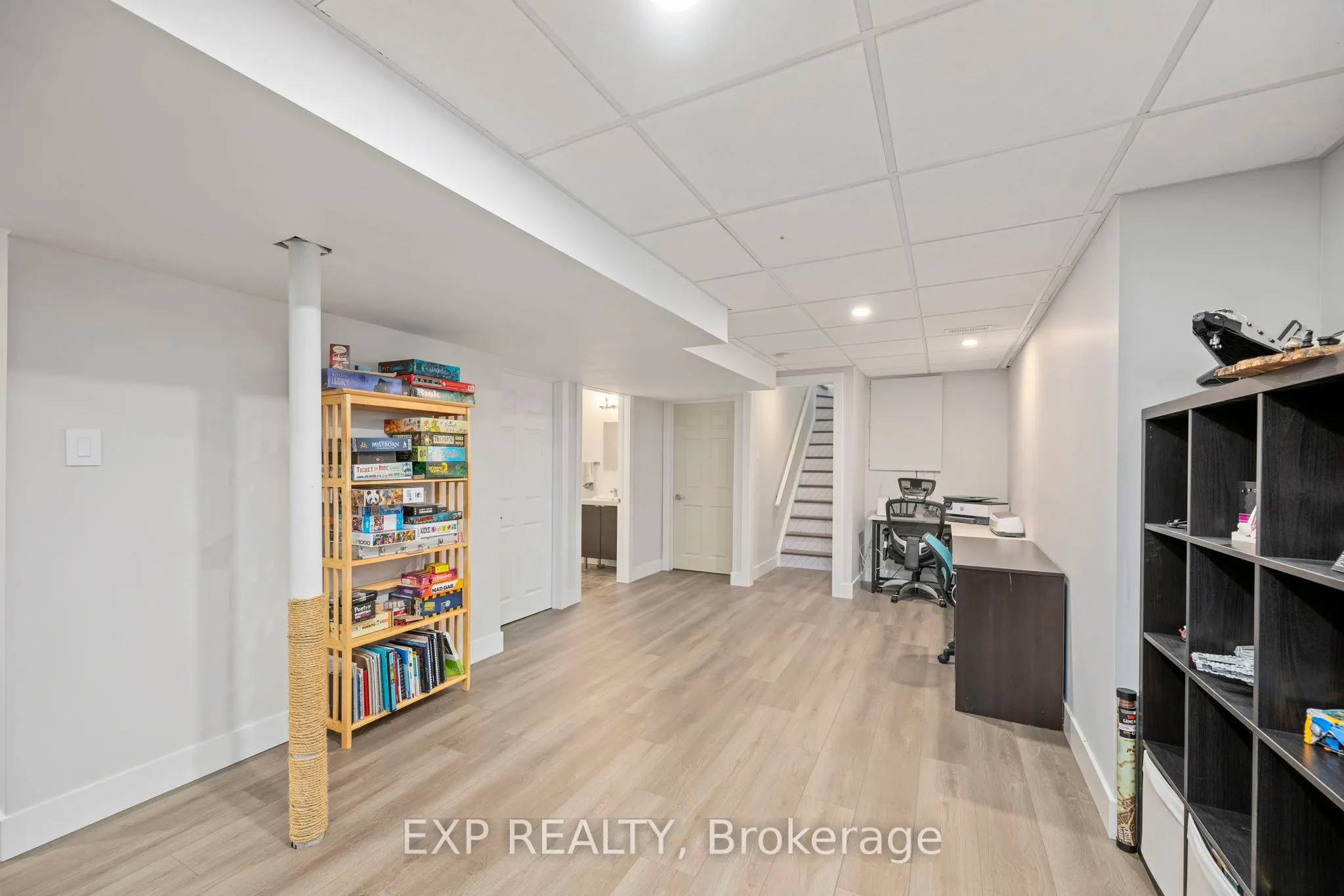 1852 BLOOM Crescent