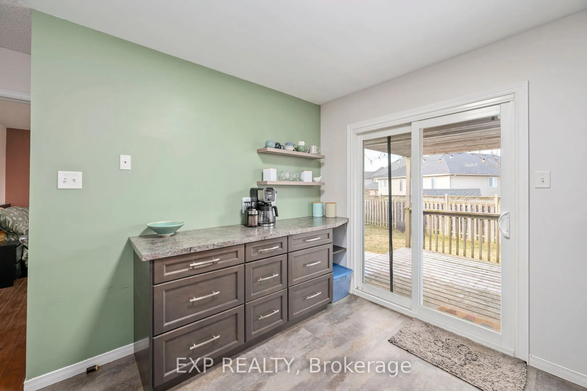 1852 BLOOM Crescent