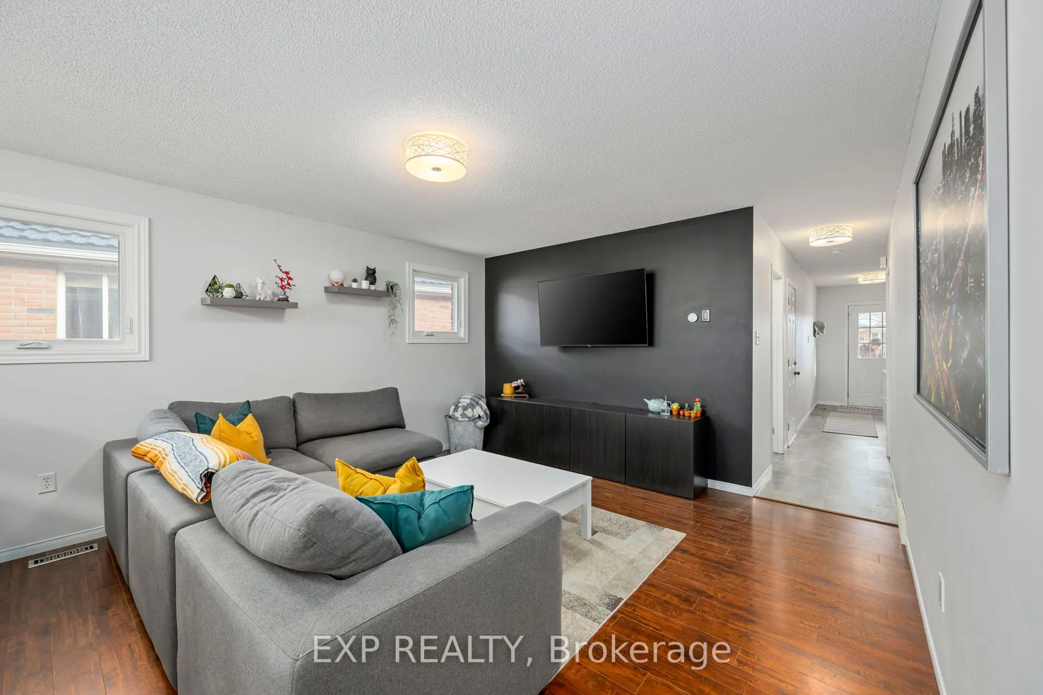 1852 BLOOM Crescent