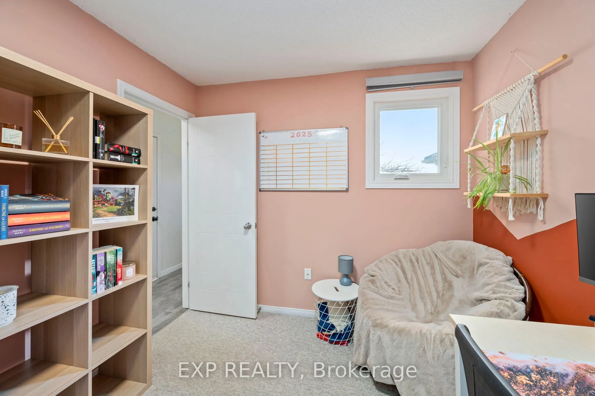 1852 BLOOM Crescent