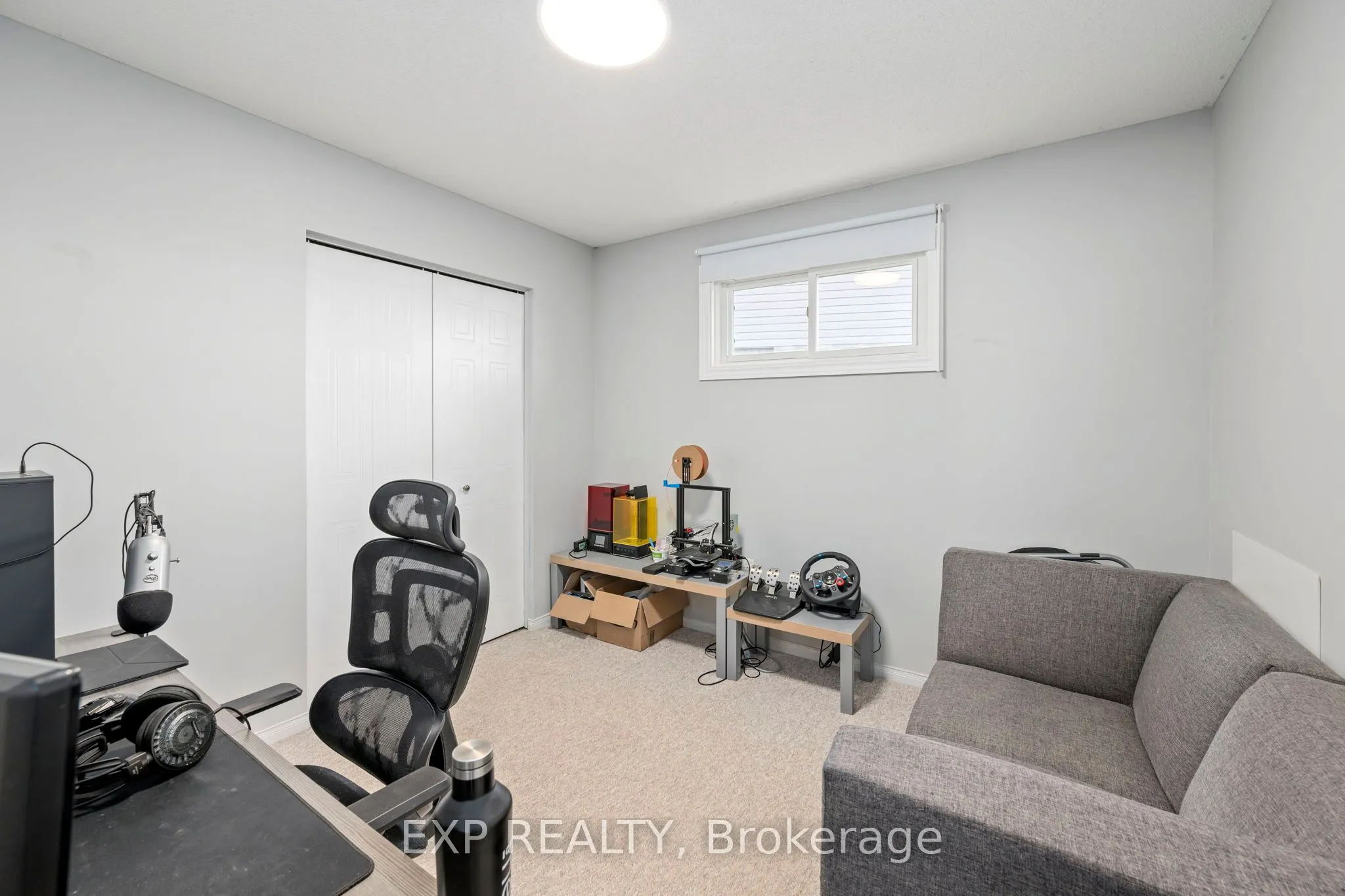1852 BLOOM Crescent