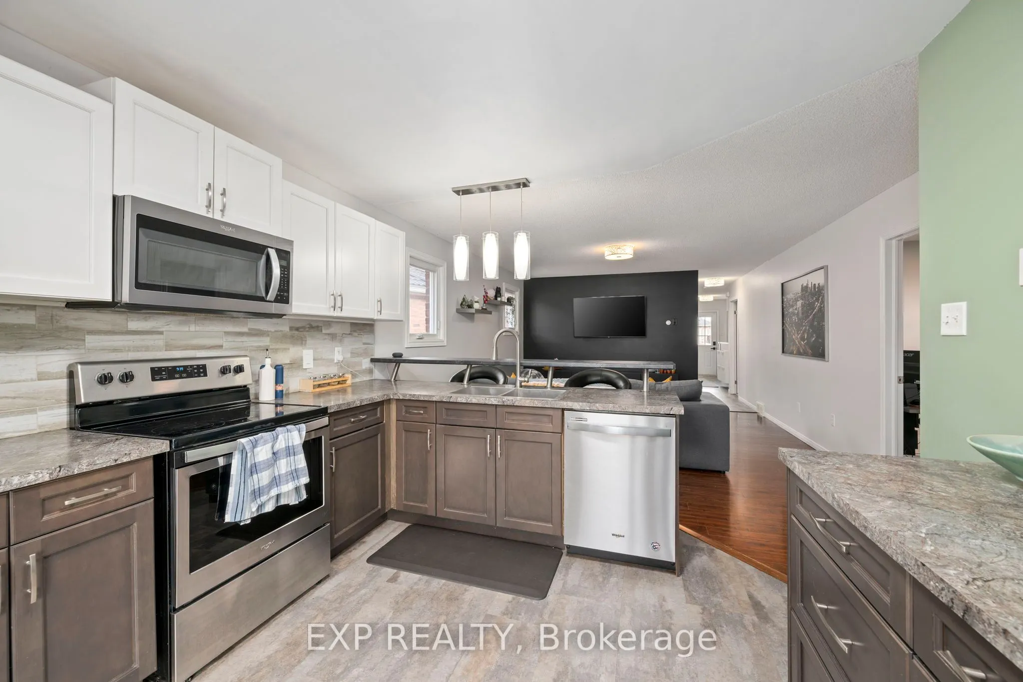 1852 BLOOM Crescent