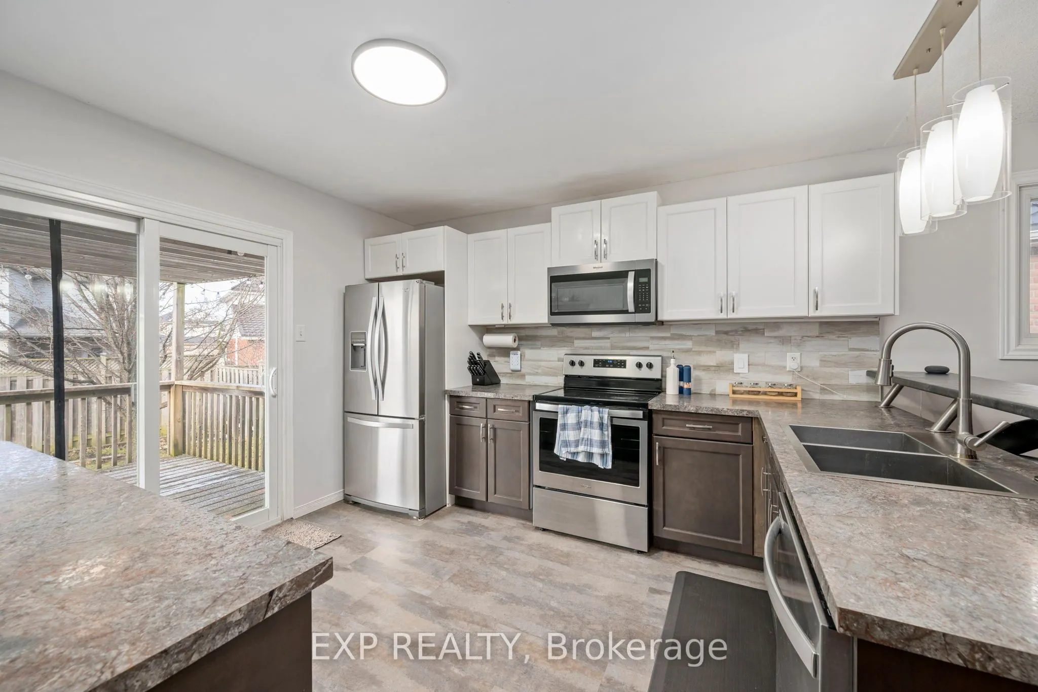 1852 BLOOM Crescent