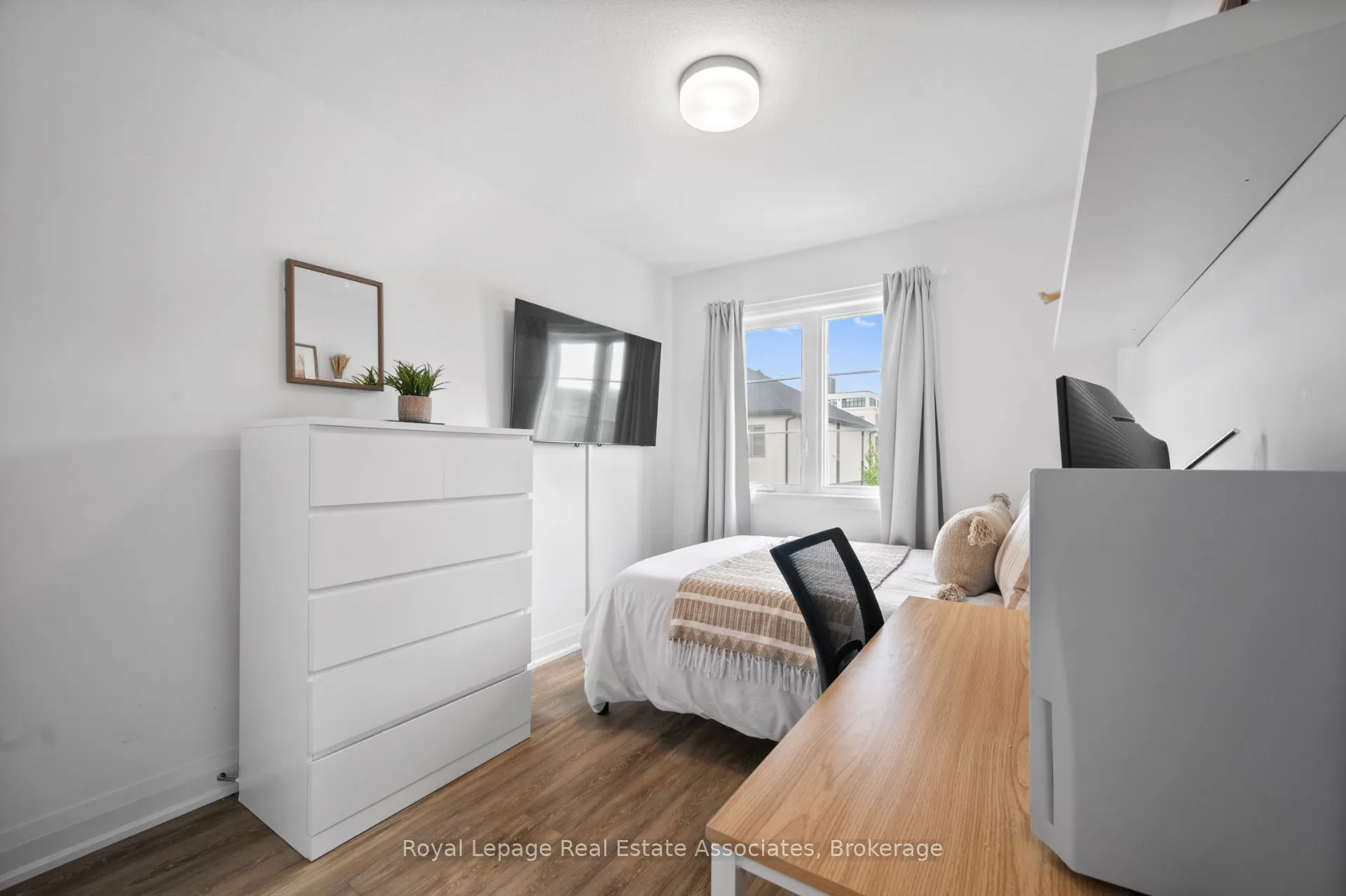 26 Steele Crescent, #24