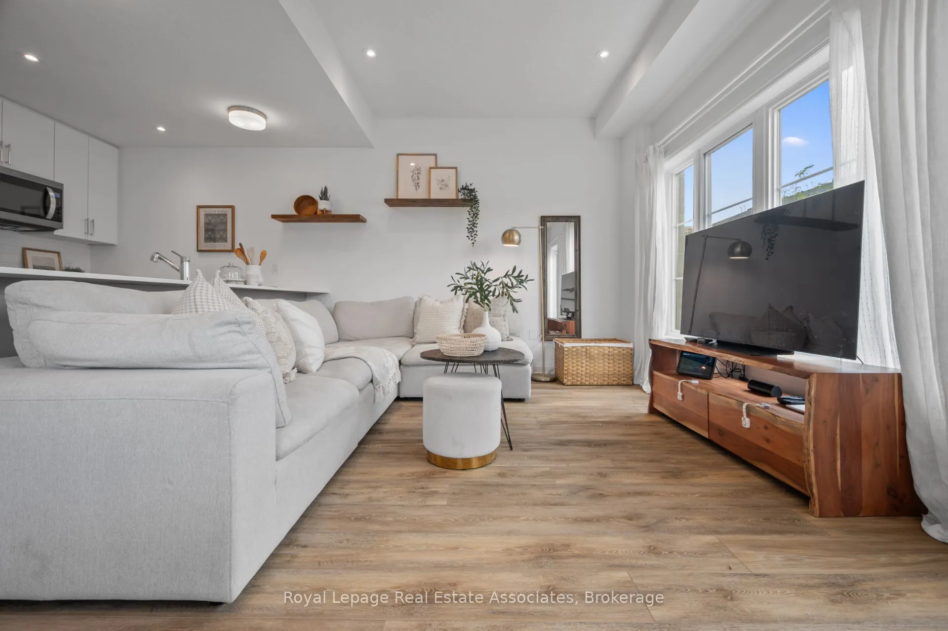 26 Steele Crescent, #24