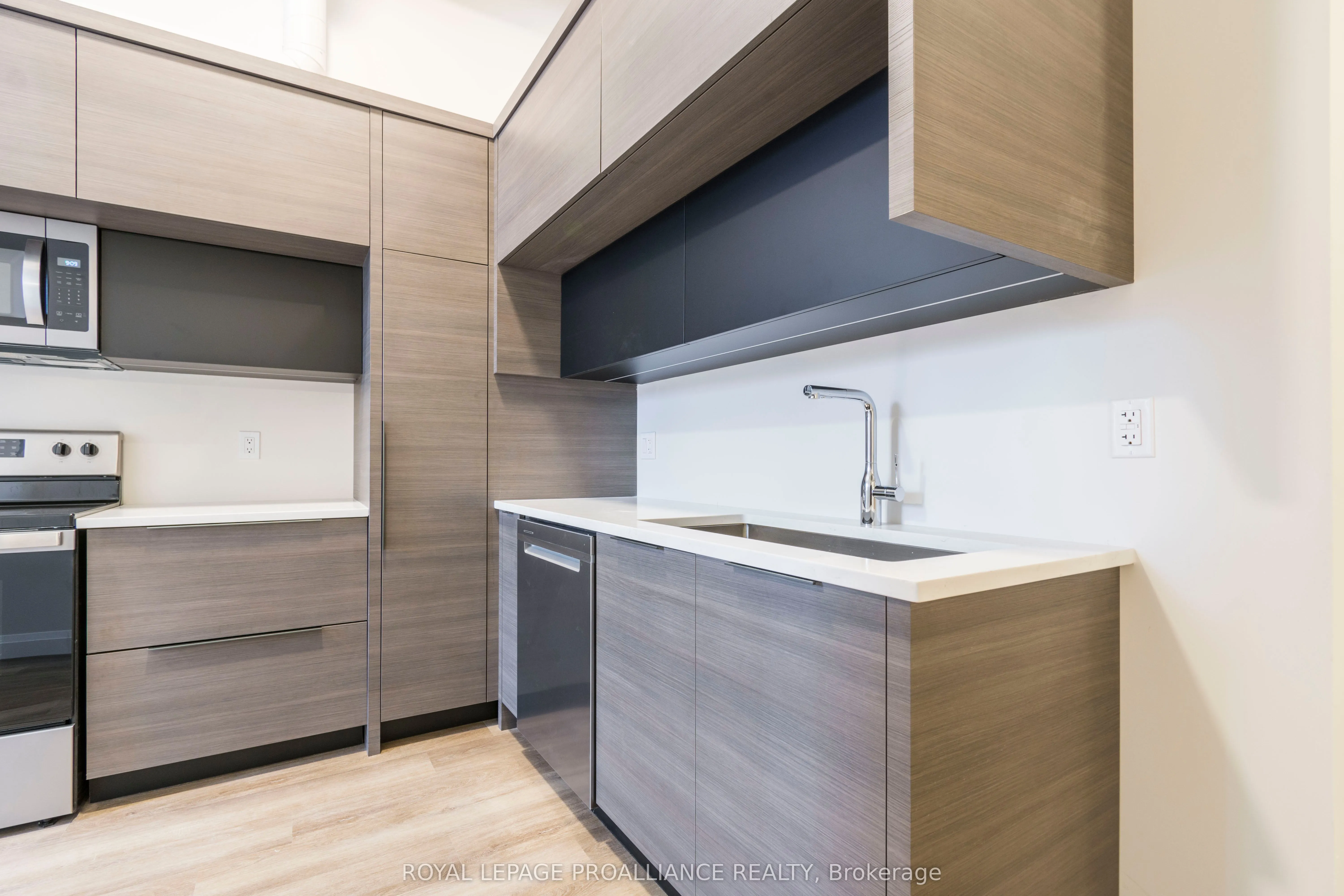 261 Front Street, #1