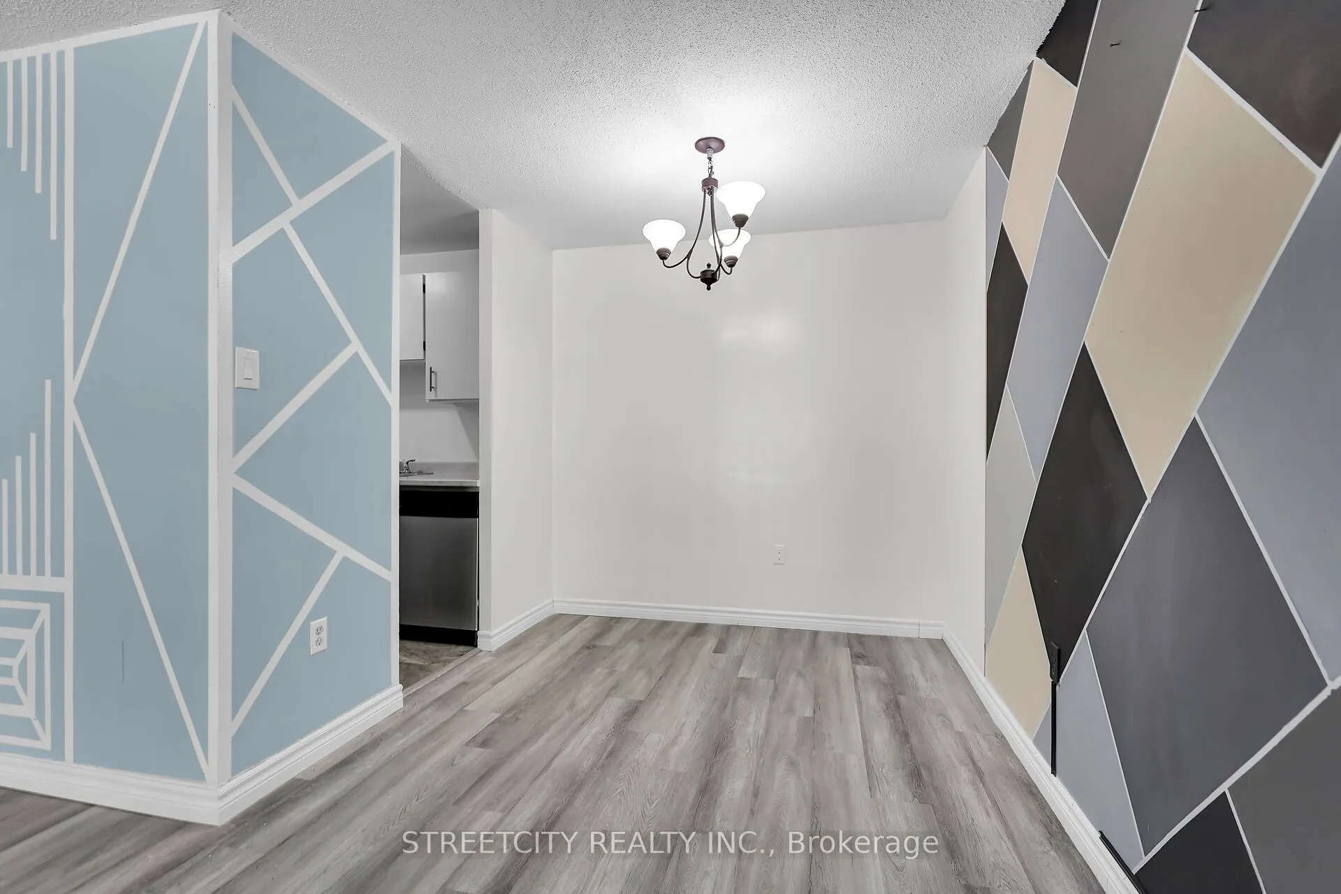 1590 ERNEST Avenue, #206