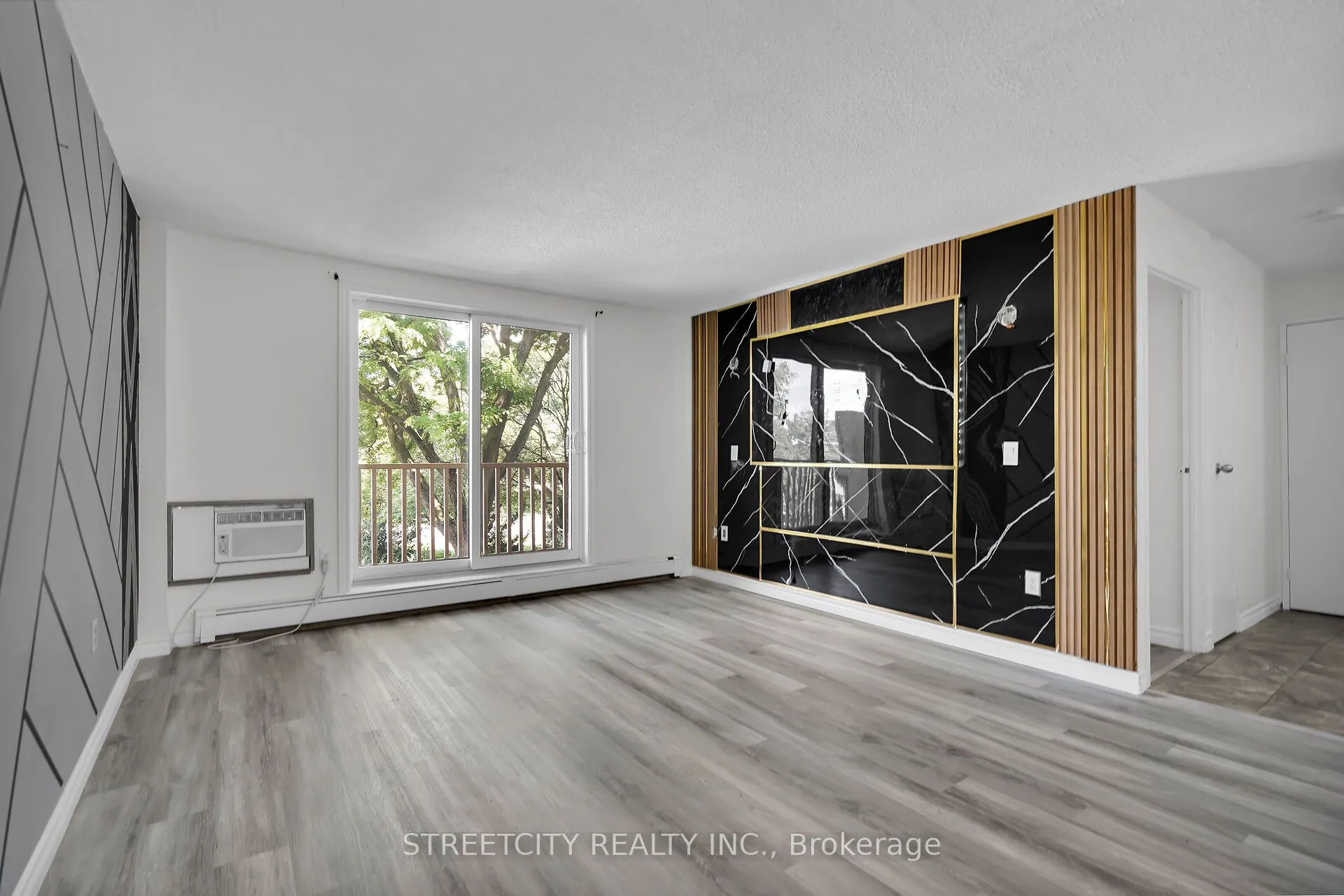 1590 ERNEST Avenue, #206