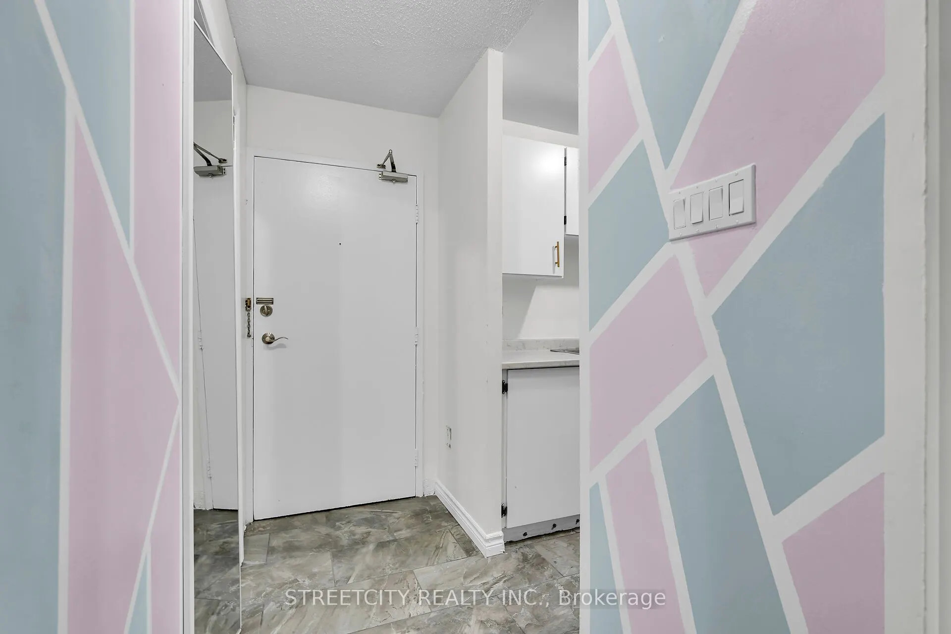 1590 ERNEST Avenue, #206