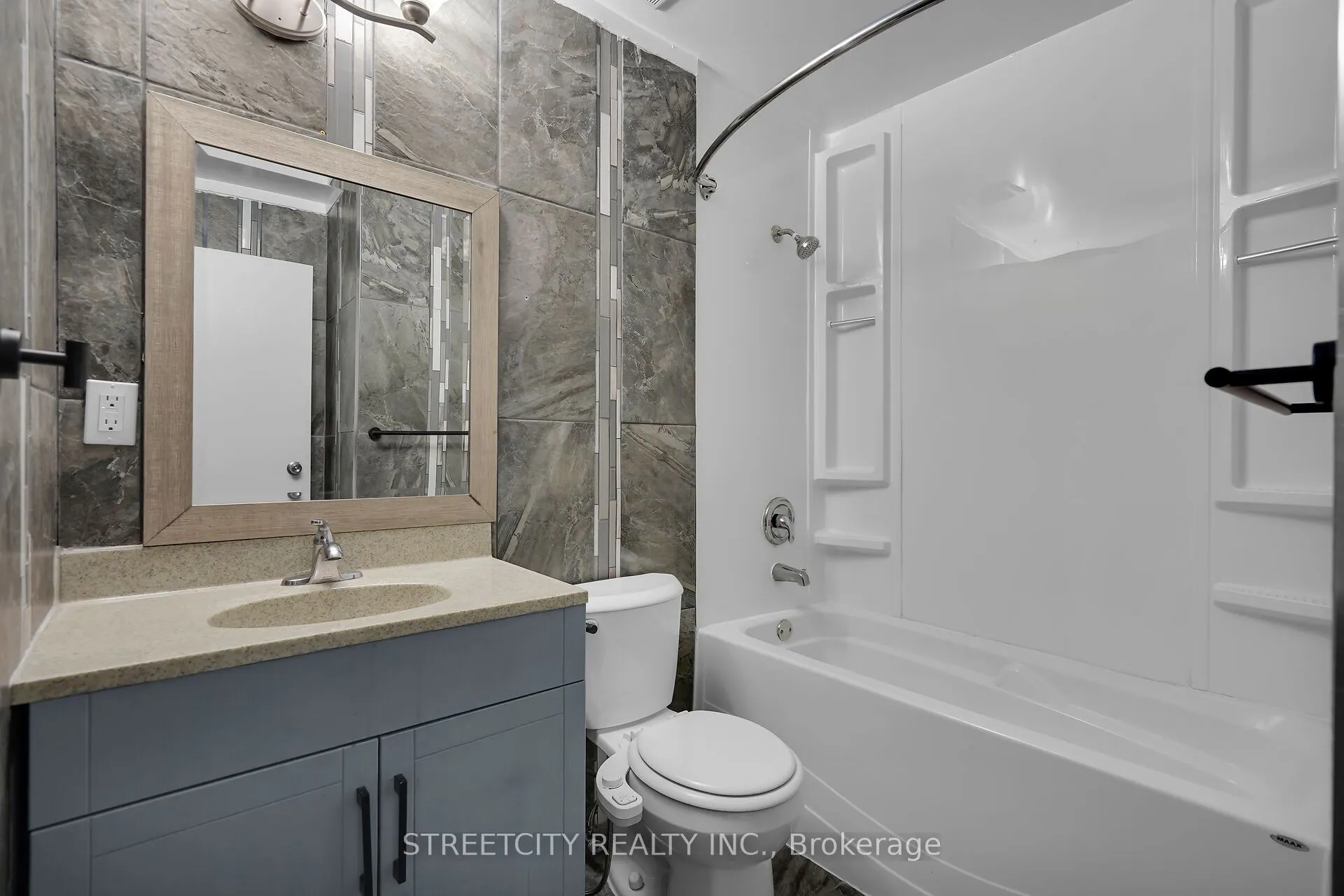 1590 ERNEST Avenue, #206