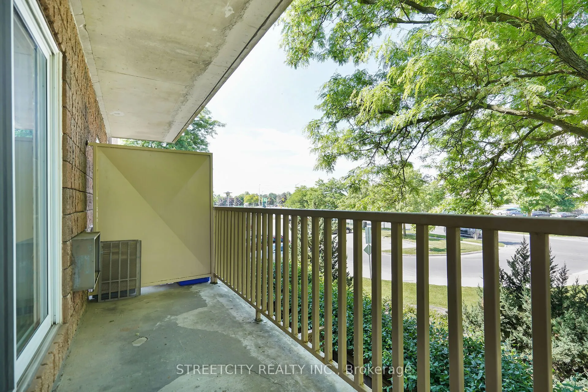1590 ERNEST Avenue, #206