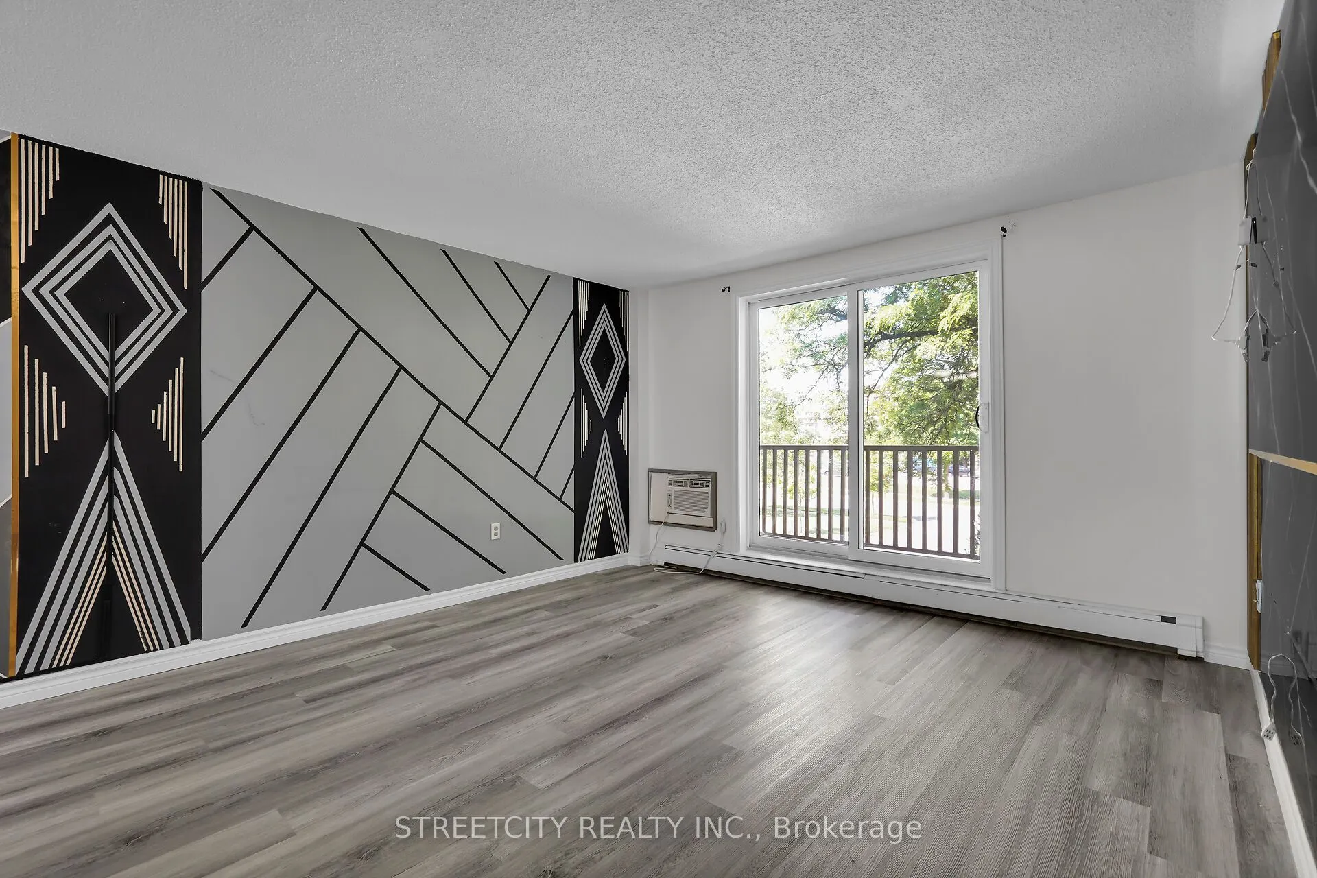 1590 ERNEST Avenue, #206