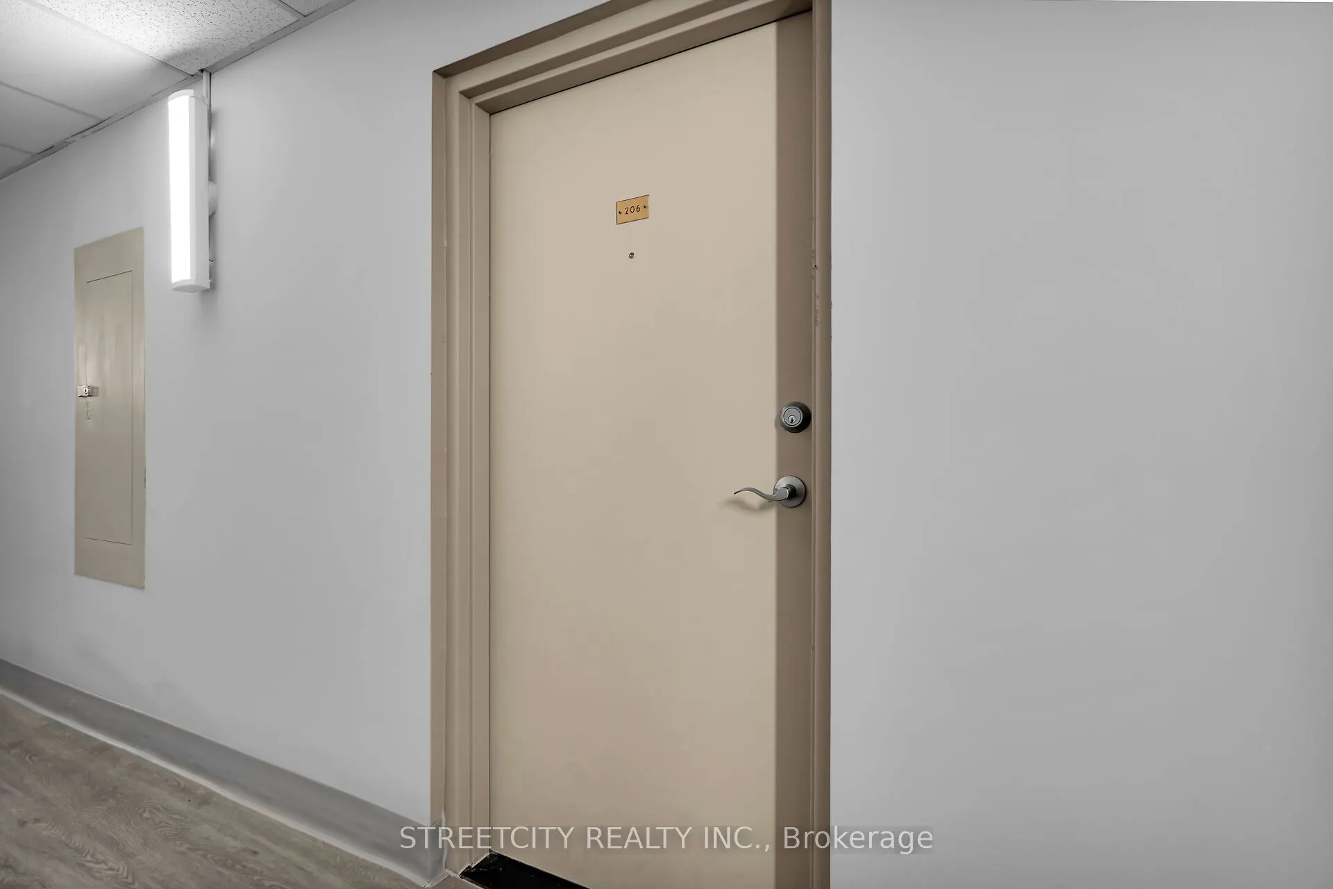 1590 ERNEST Avenue, #206