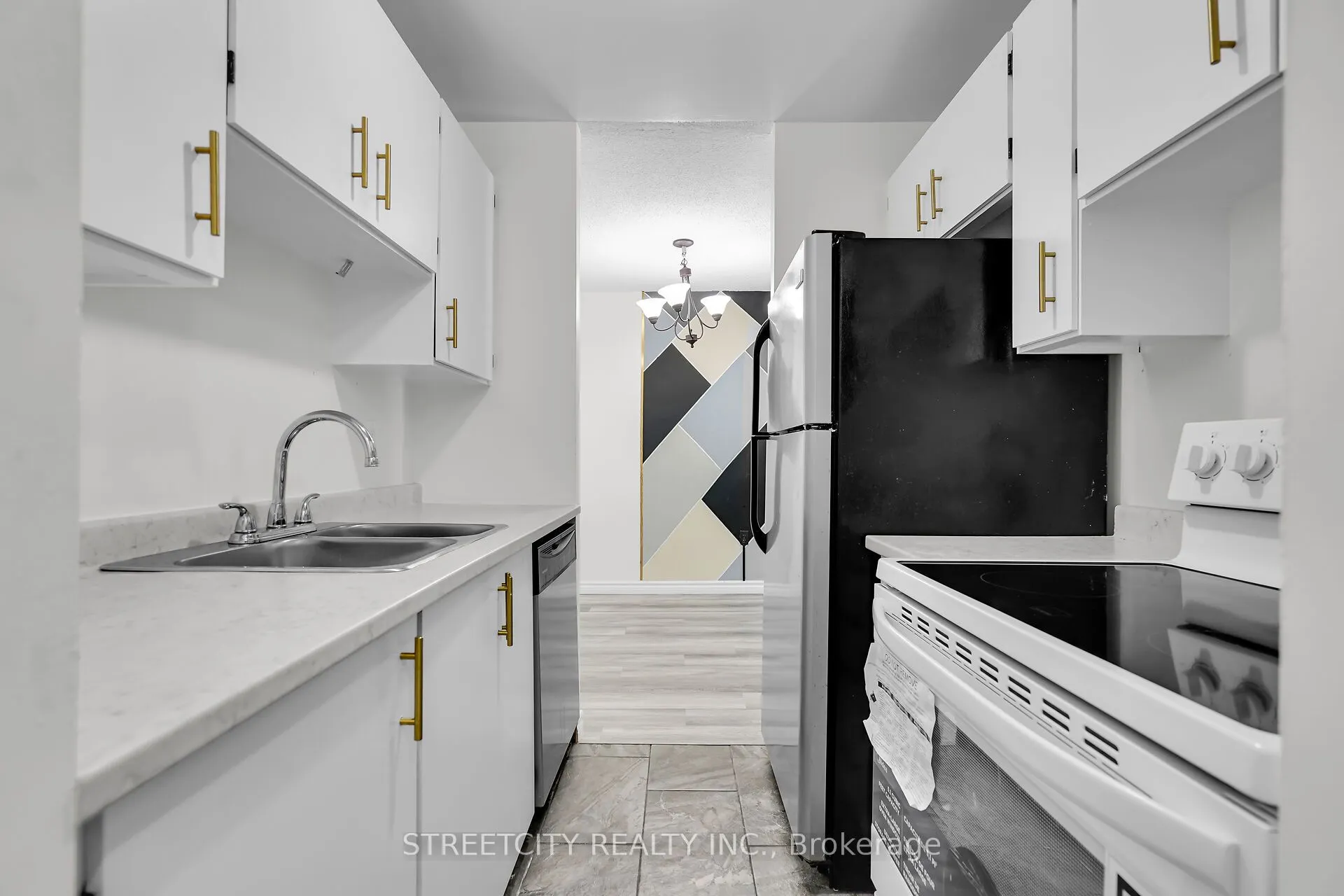 1590 ERNEST Avenue, #206