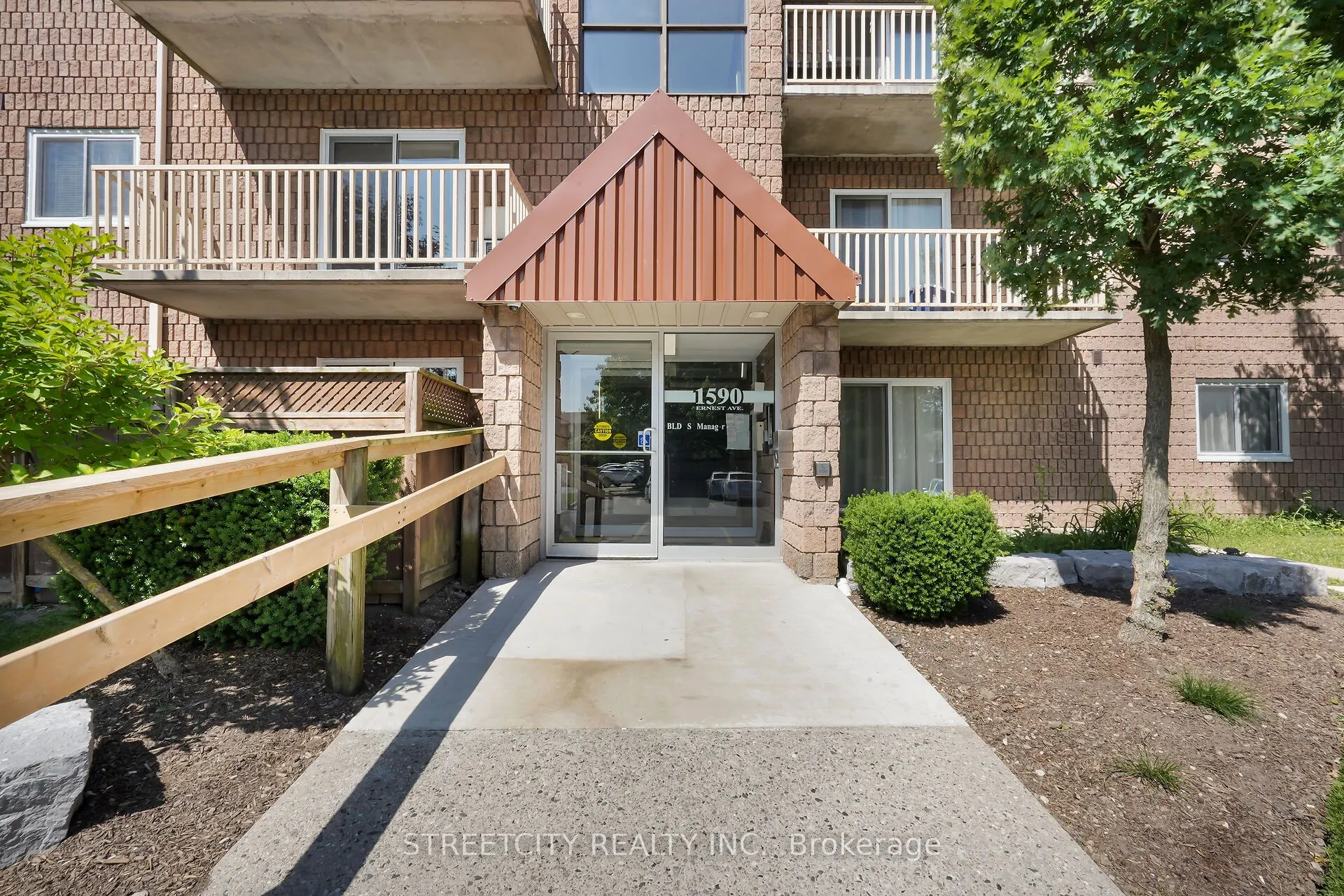 1590 ERNEST Avenue, #206