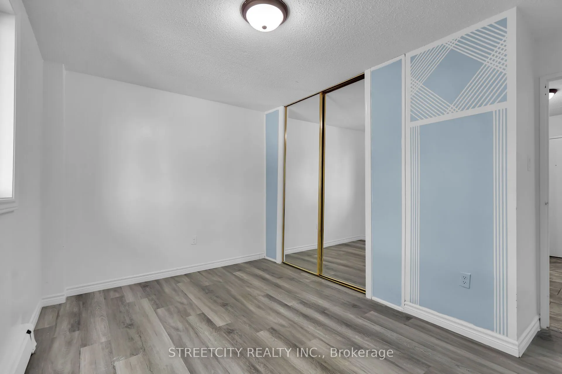 1590 ERNEST Avenue, #206
