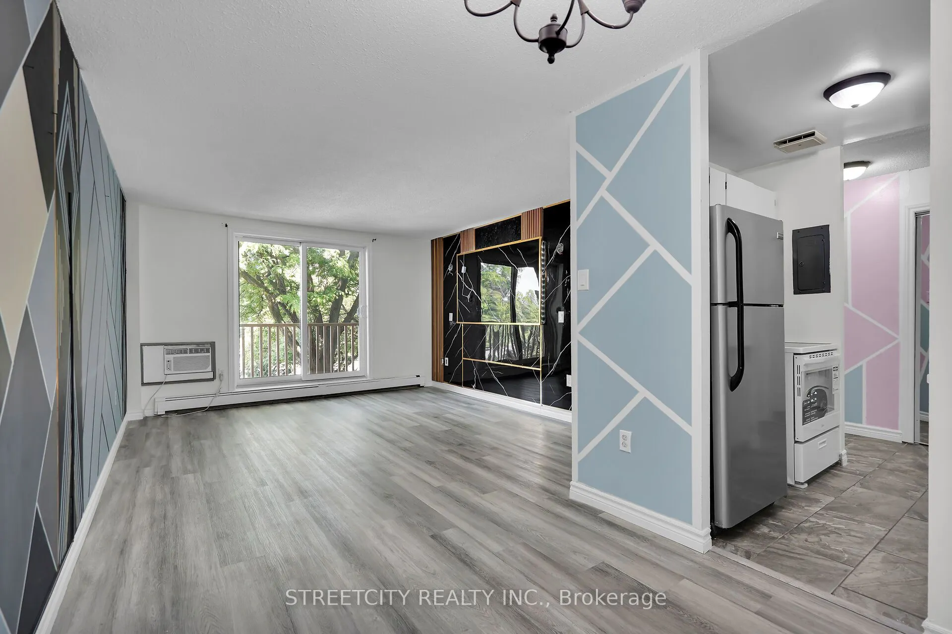 1590 ERNEST Avenue, #206