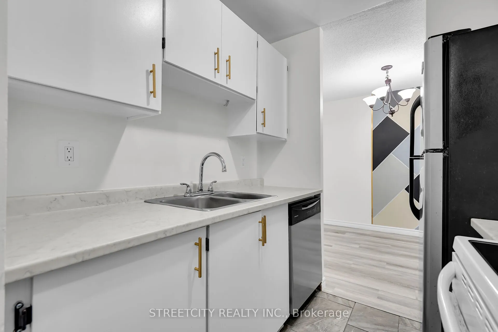 1590 ERNEST Avenue, #206