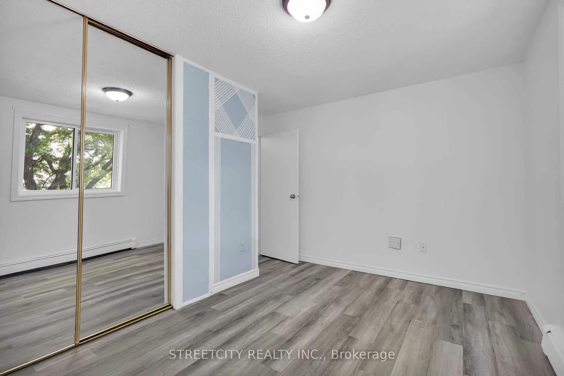 1590 ERNEST Avenue, #206