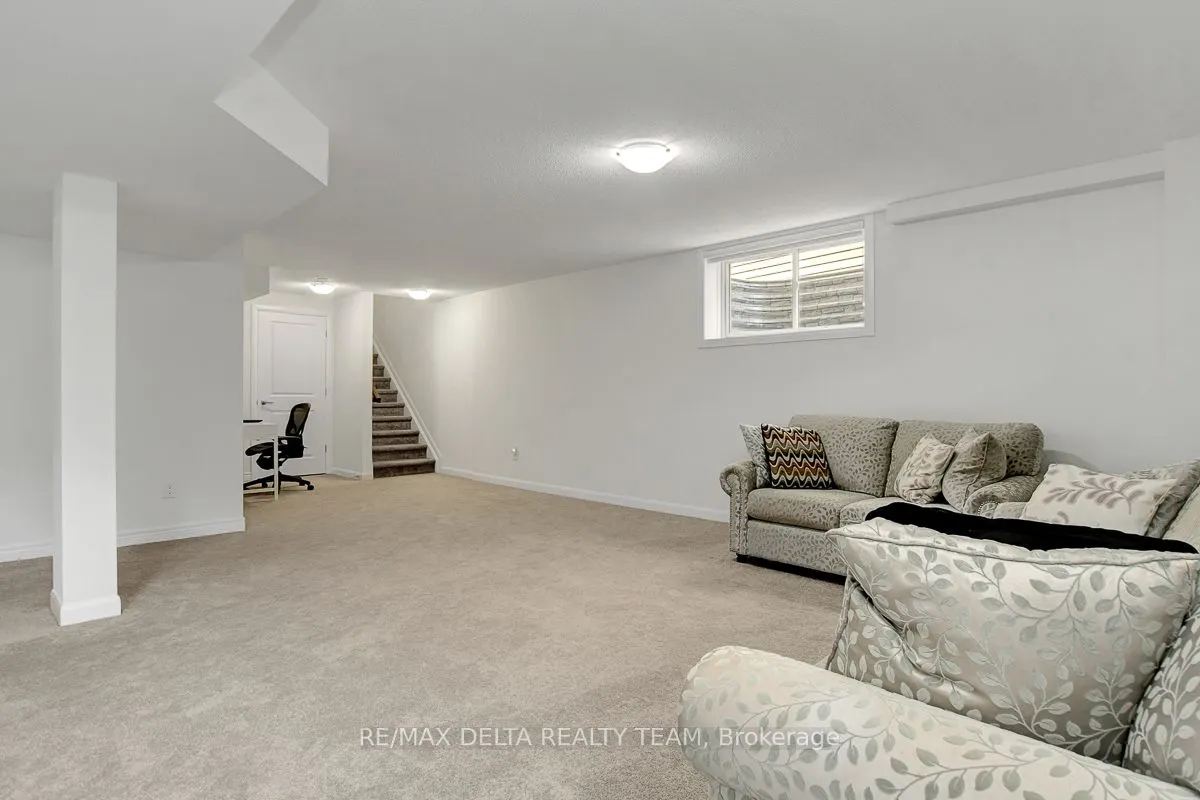 370 Aquaview Drive