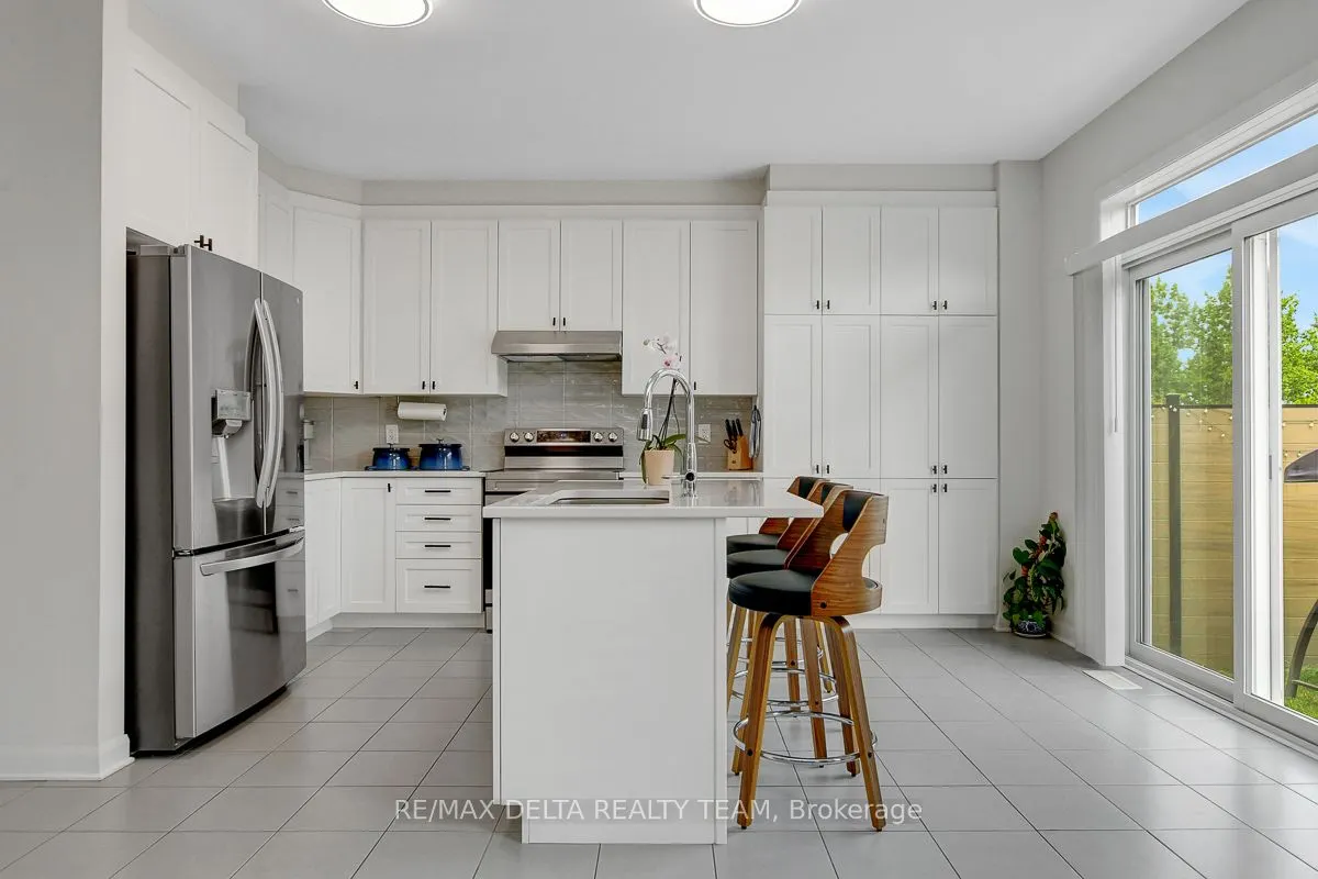 370 Aquaview Drive
