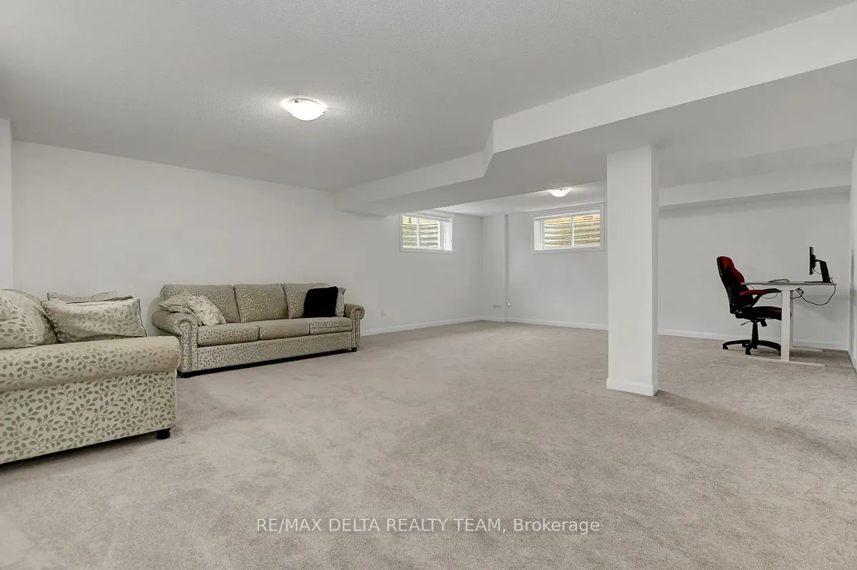 370 Aquaview Drive