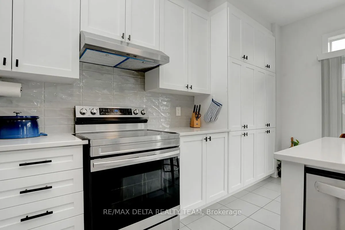 370 Aquaview Drive