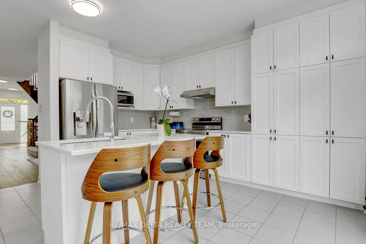 370 Aquaview Drive